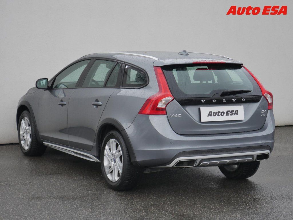 Volvo V60, 2.4 D4 4x4,ČR - fotka 6