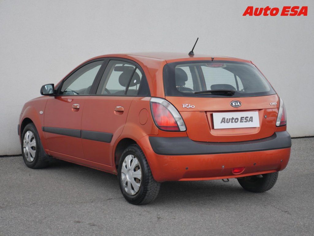 Kia Rio, 1.5i,ČR,AC,park.čidla - fotka 6