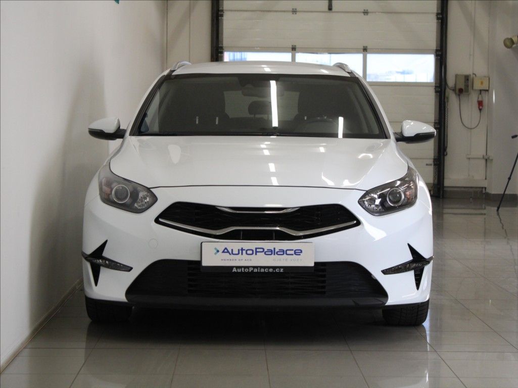 Kia Cee´d, 1,6 CRDi 100kW Exclusive ČR - fotka 2