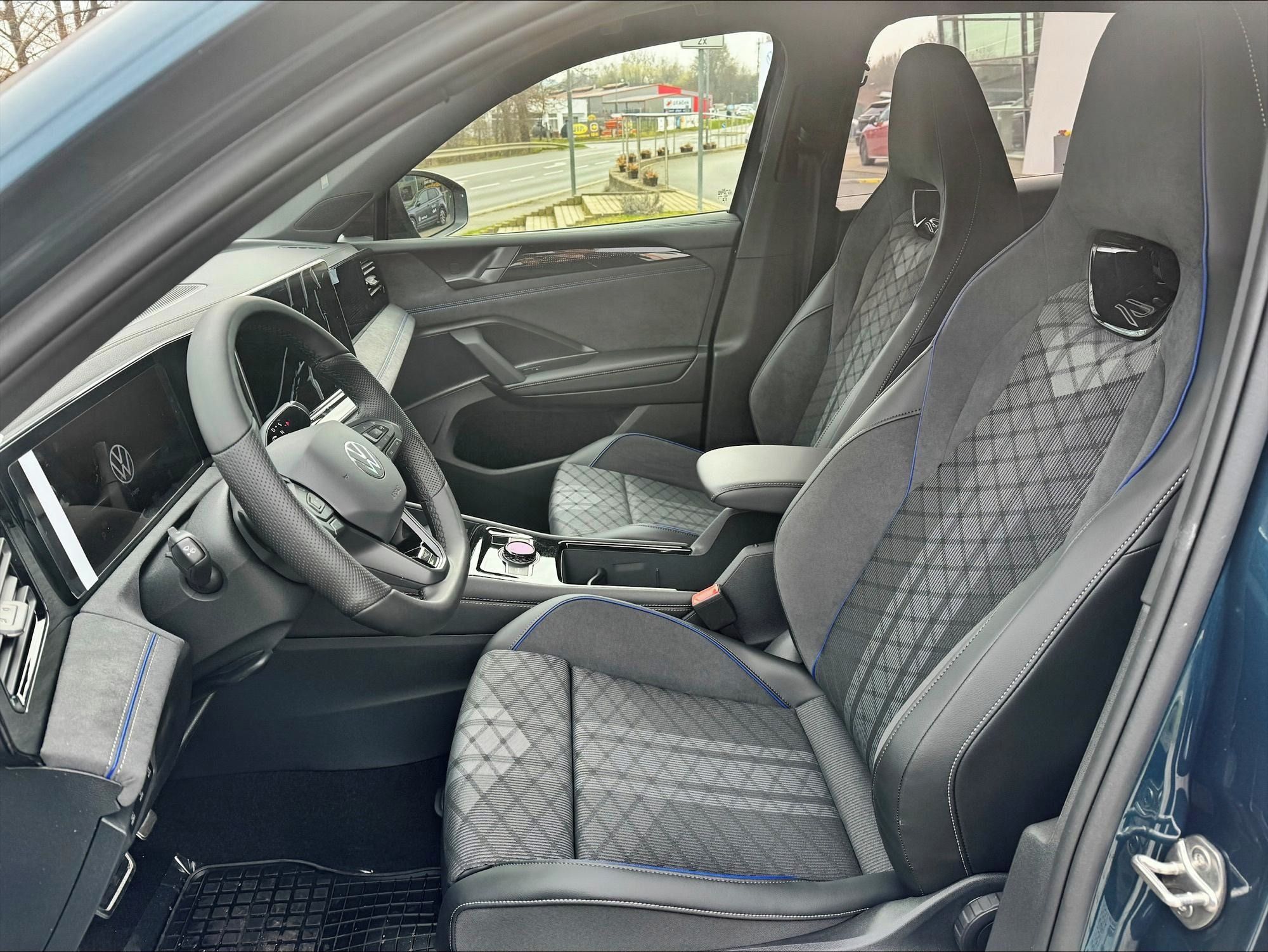 Volkswagen Tiguan, R-Line People 200kW e-Hybrid - fotka 4