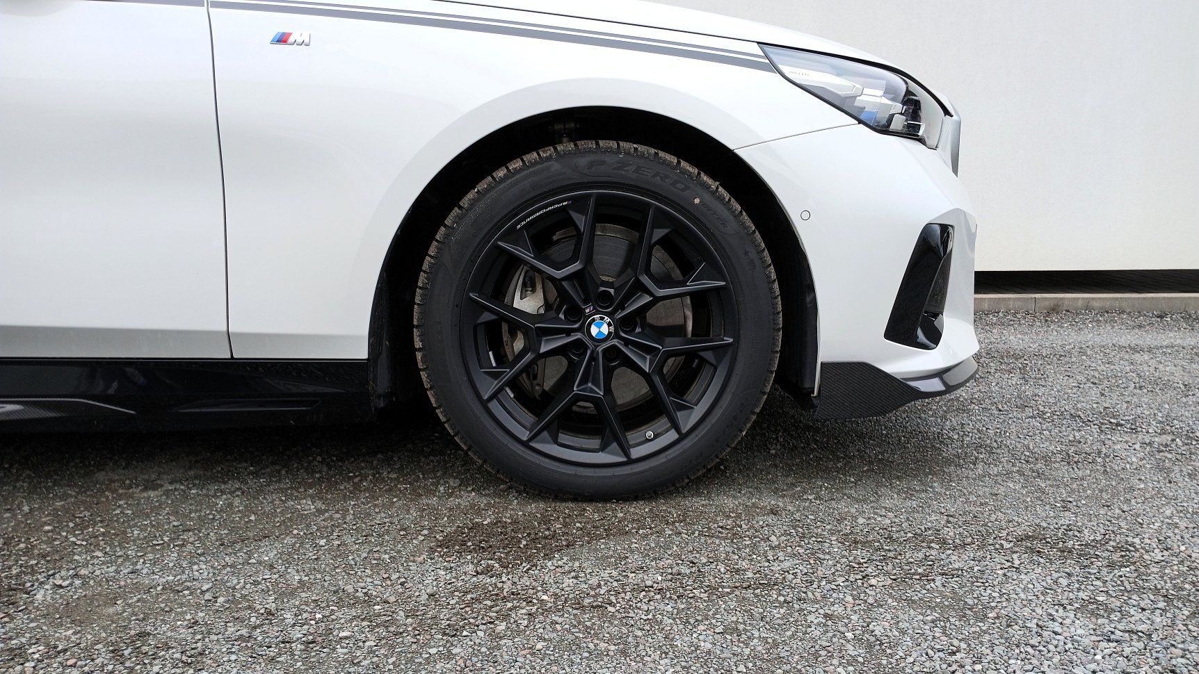 BMW i5 - fotka 4