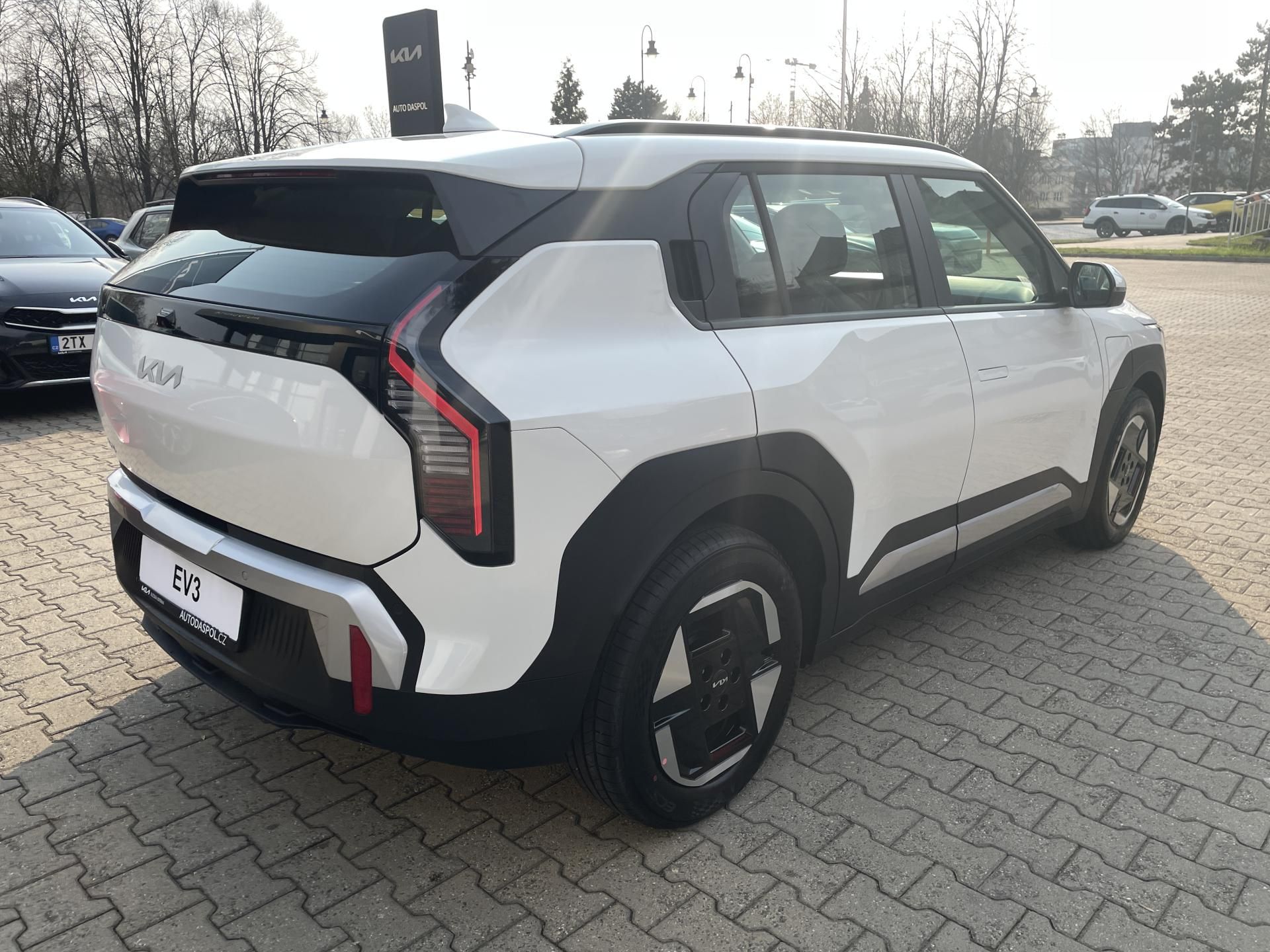 Kia EV3, AC elektromotor 4x2 AIR 150kW - fotka 3