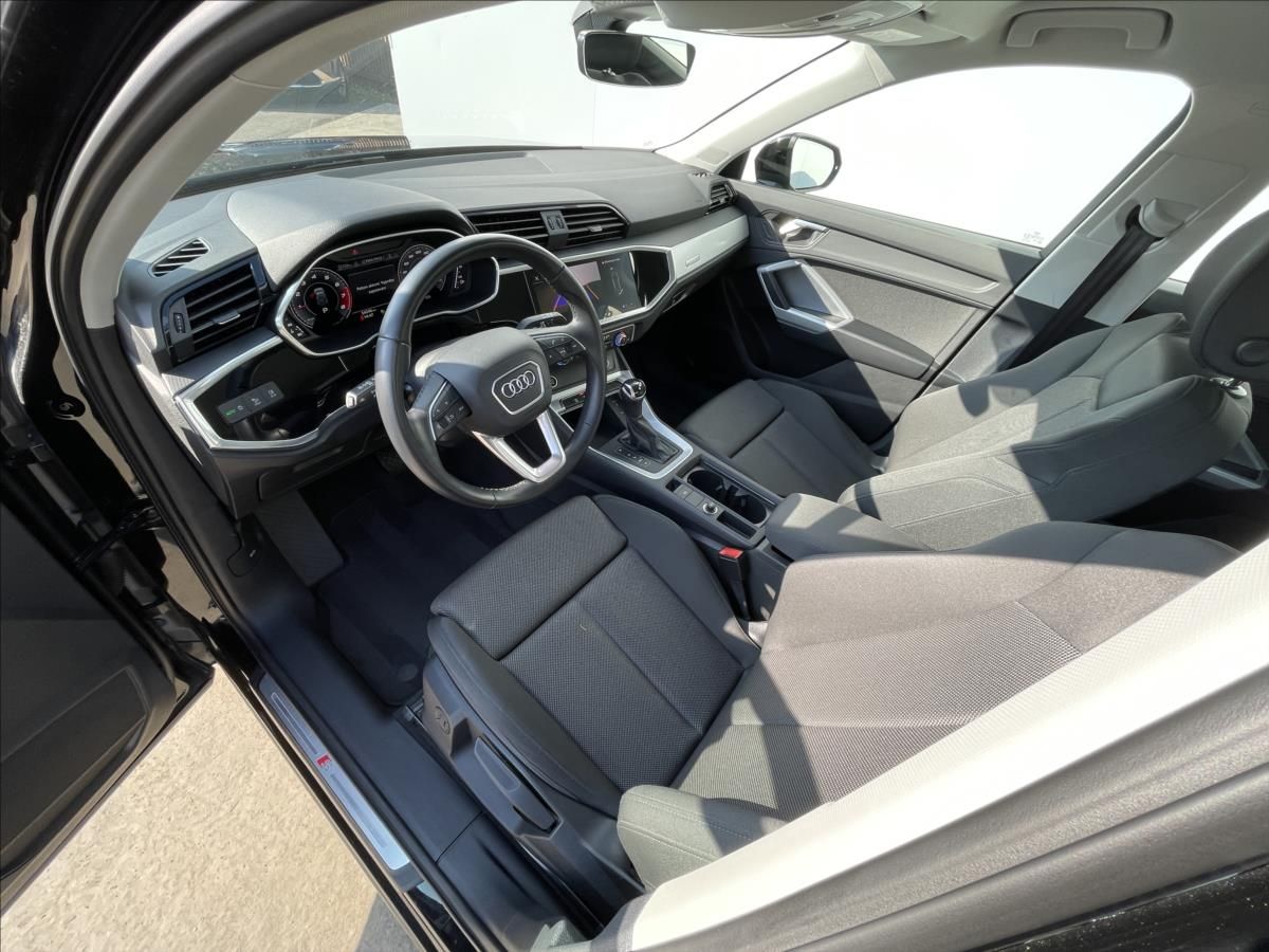Audi Q3, 1,5 TFSI AT7 S line Gravity - fotka 5