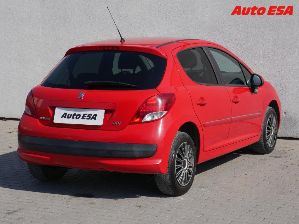 Peugeot 207, 1.4i,ČR,AC,temp,STK3/28 - fotka 4