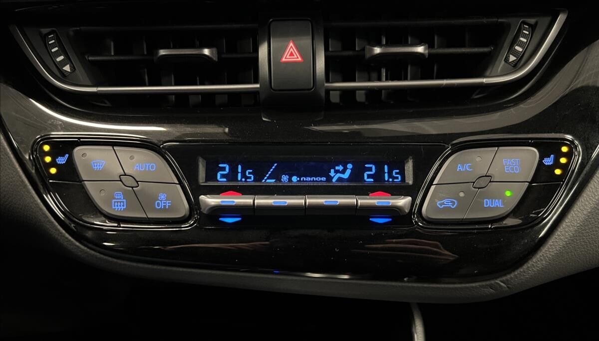 Toyota C-HR, 1,8 Hybrid AT EXECUTIVE - fotka 6