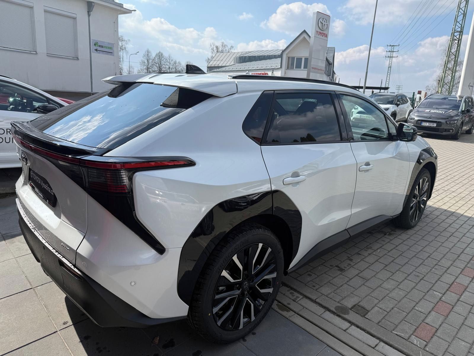 Toyota bZ4X, 4x4 73.1kWh 343PS Executive - fotka 4