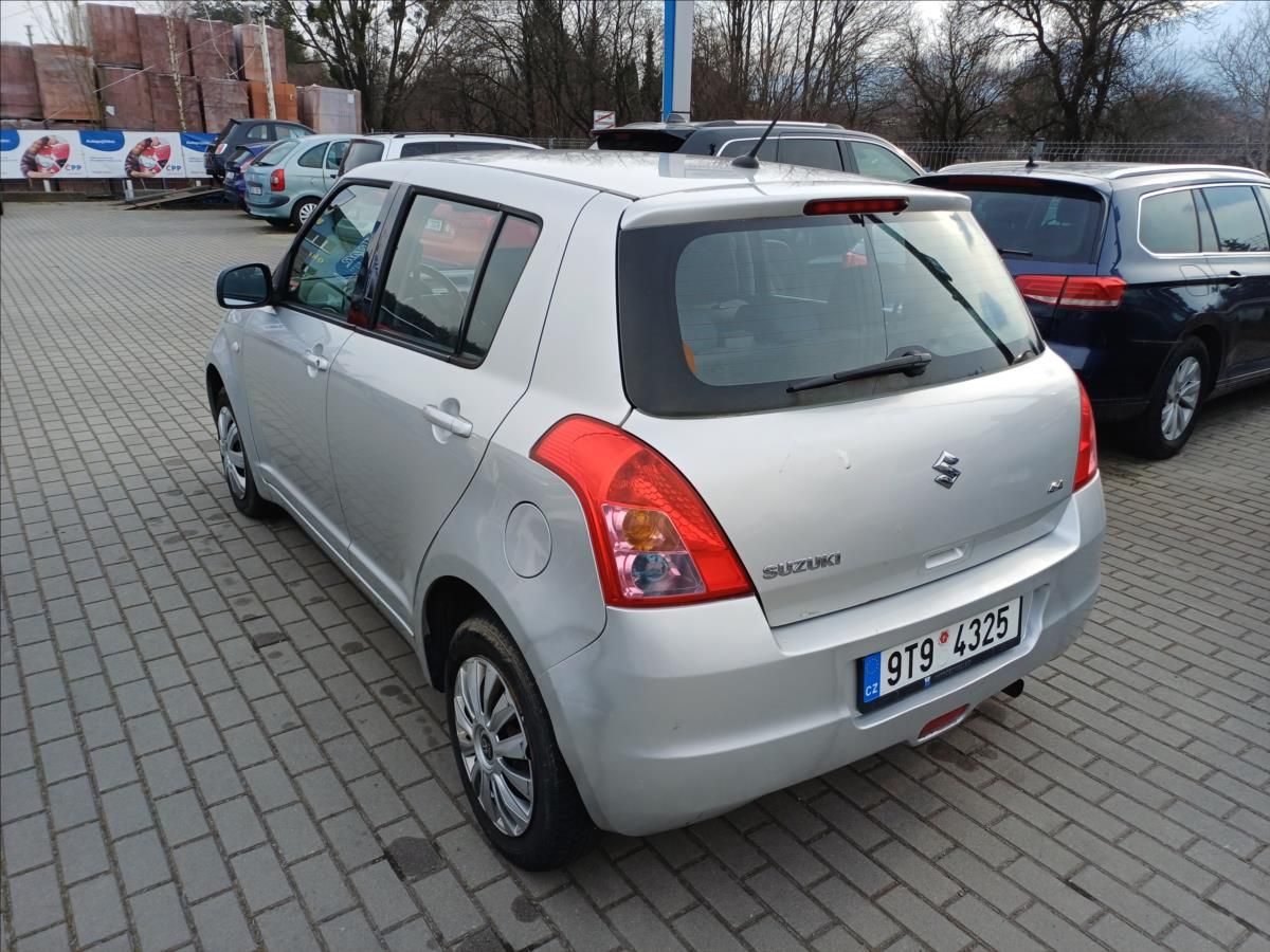 Suzuki Swift, 1,3 4x4 - fotka 6