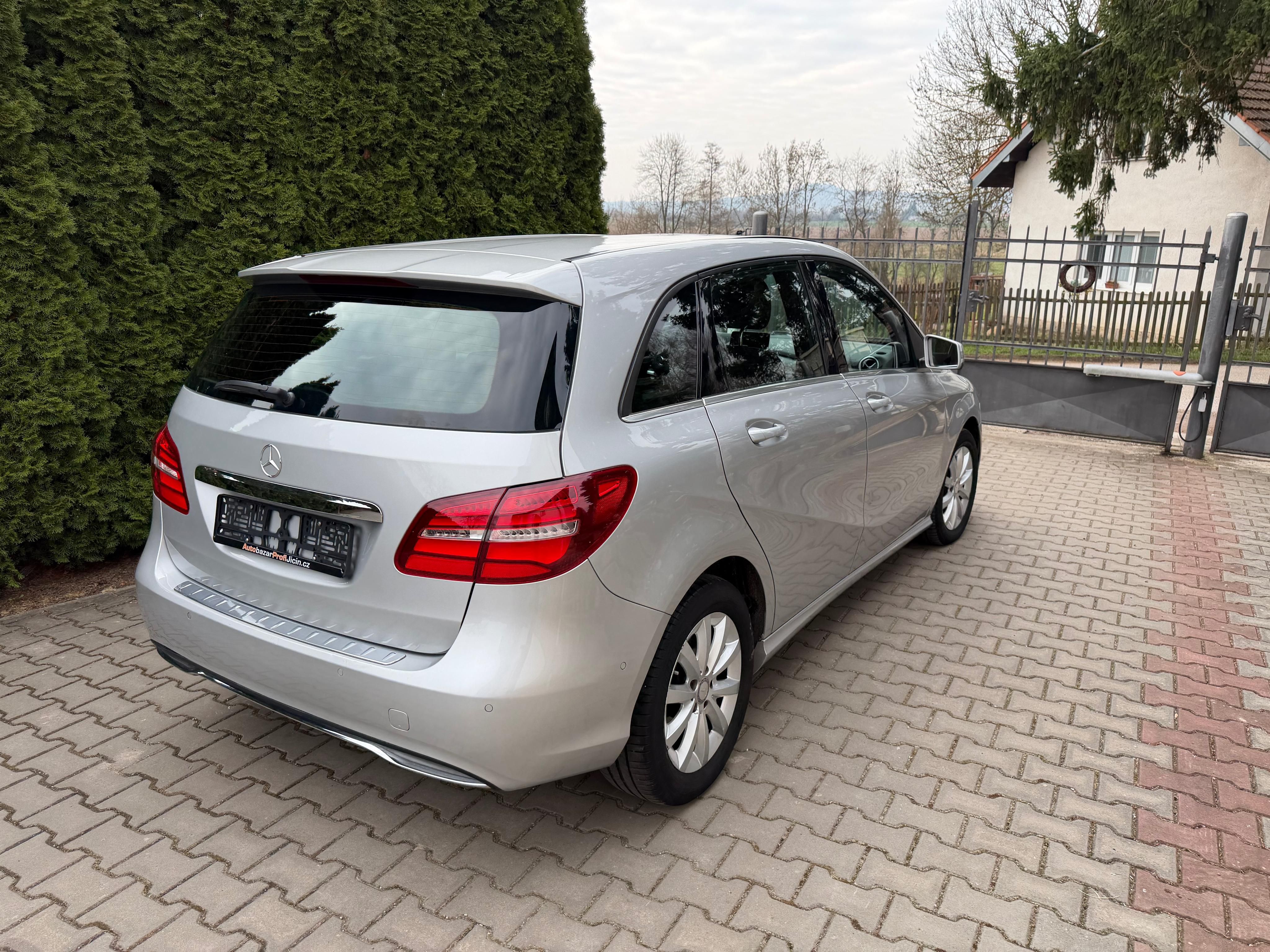 Mercedes-Benz Třídy B, 180D 1,5/ 80kw 1 Majitel - fotka 4