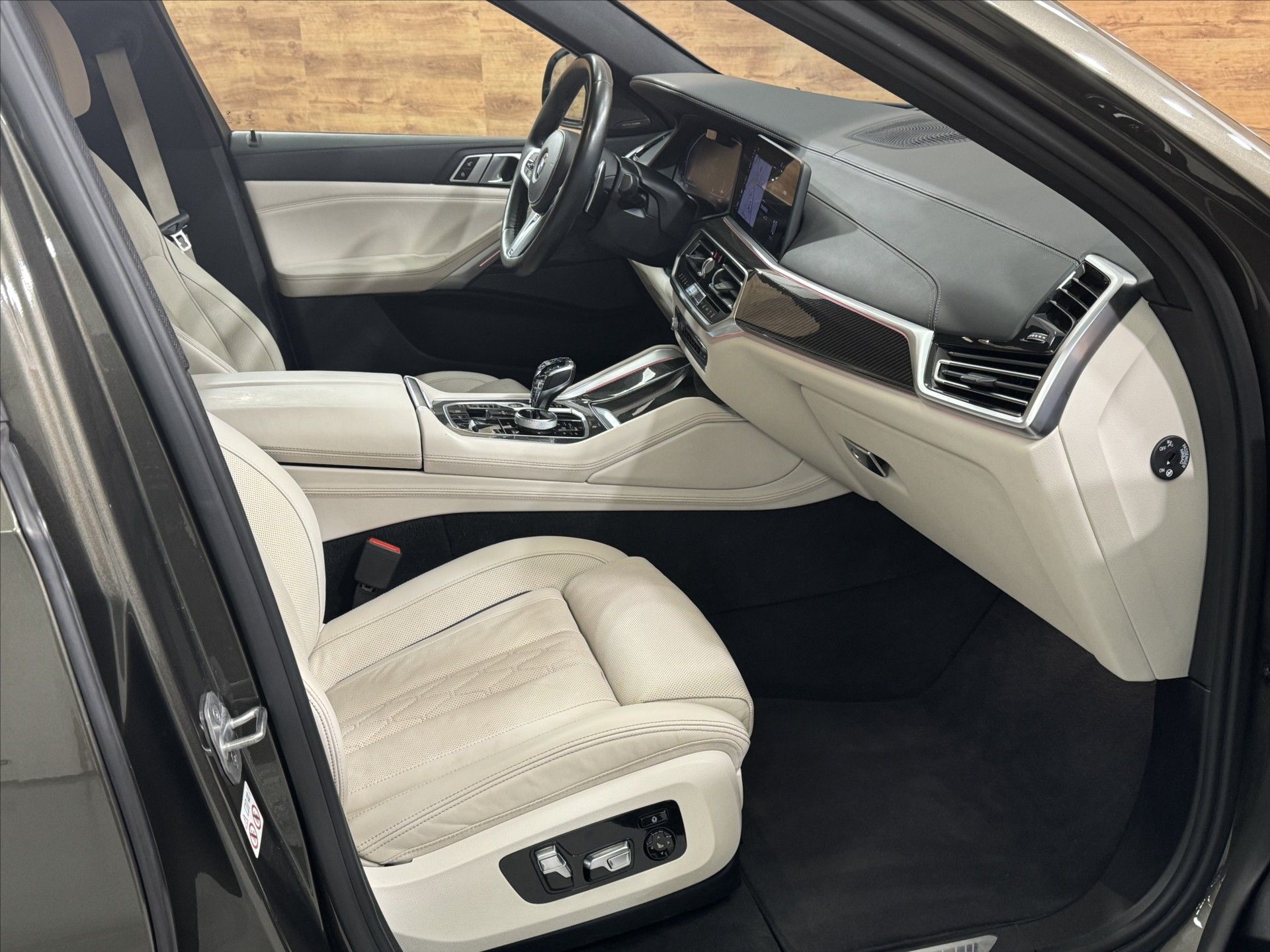 BMW X6, 40i xDRIVE M SPORT DVD TV - fotka 5