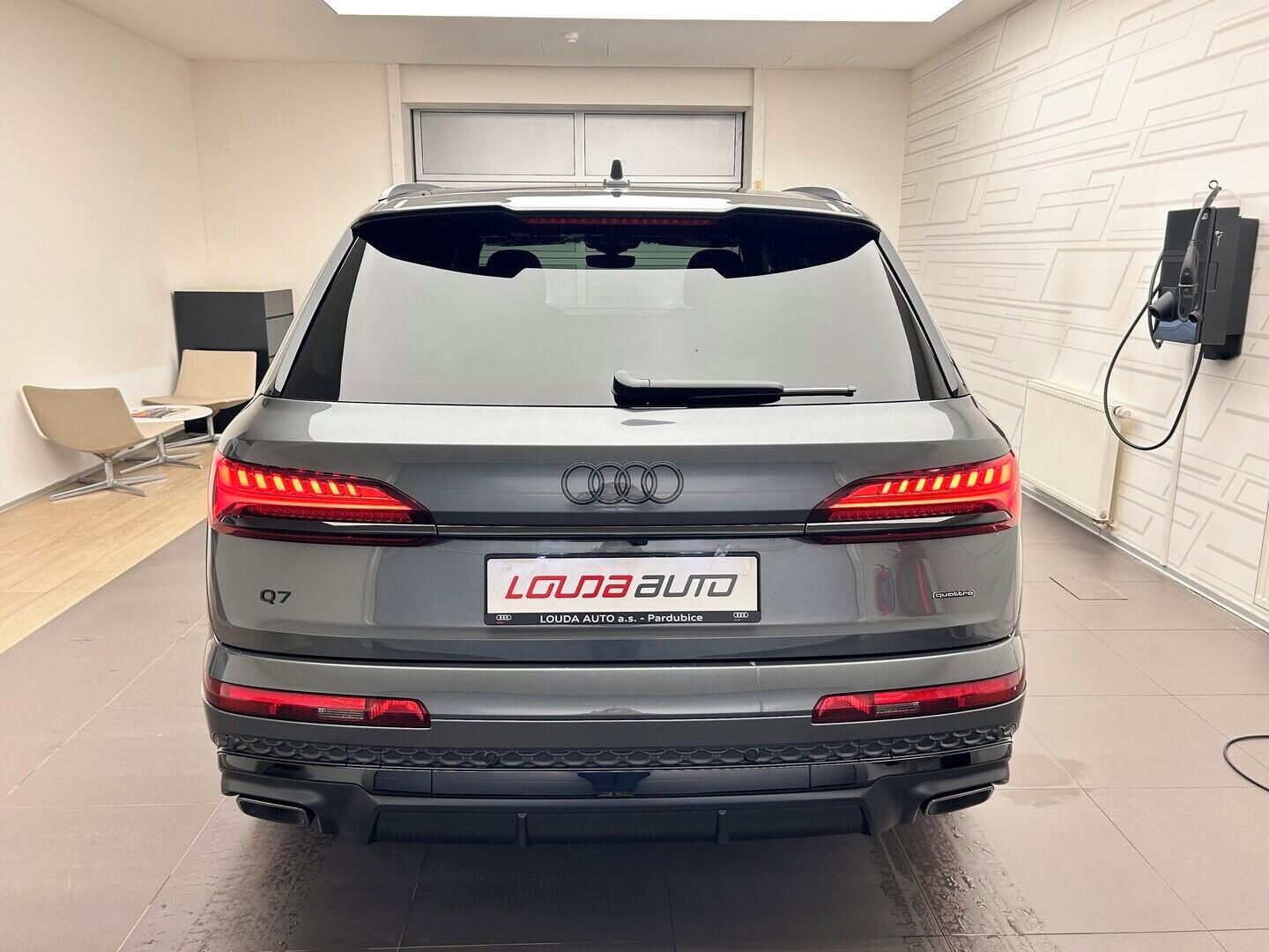Audi Q7, SUV S line TDI quattro 210 kW - fotka 5