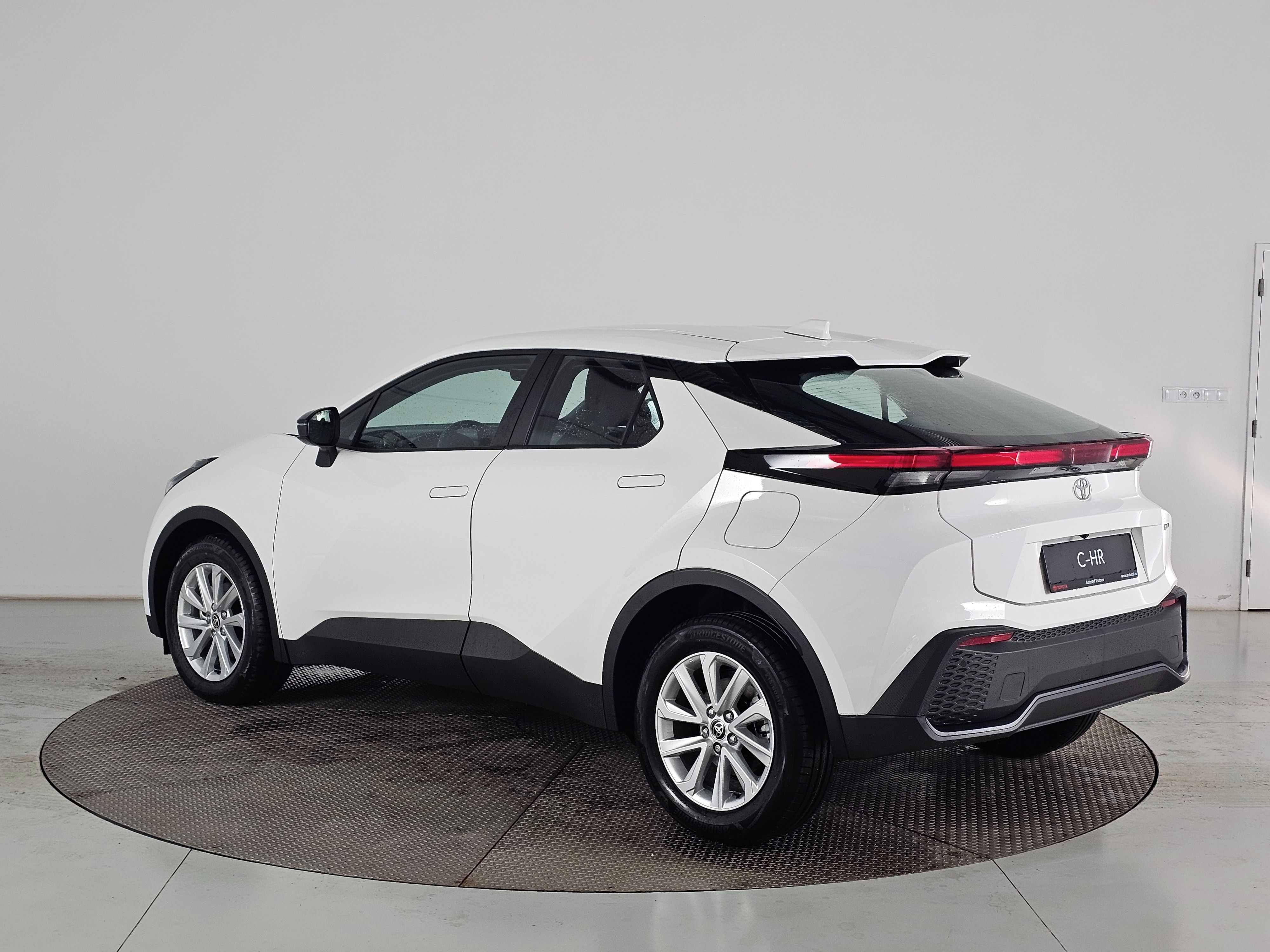 Toyota C-HR, 1.8HEV 140k COMFORT 2x4 - fotka 6
