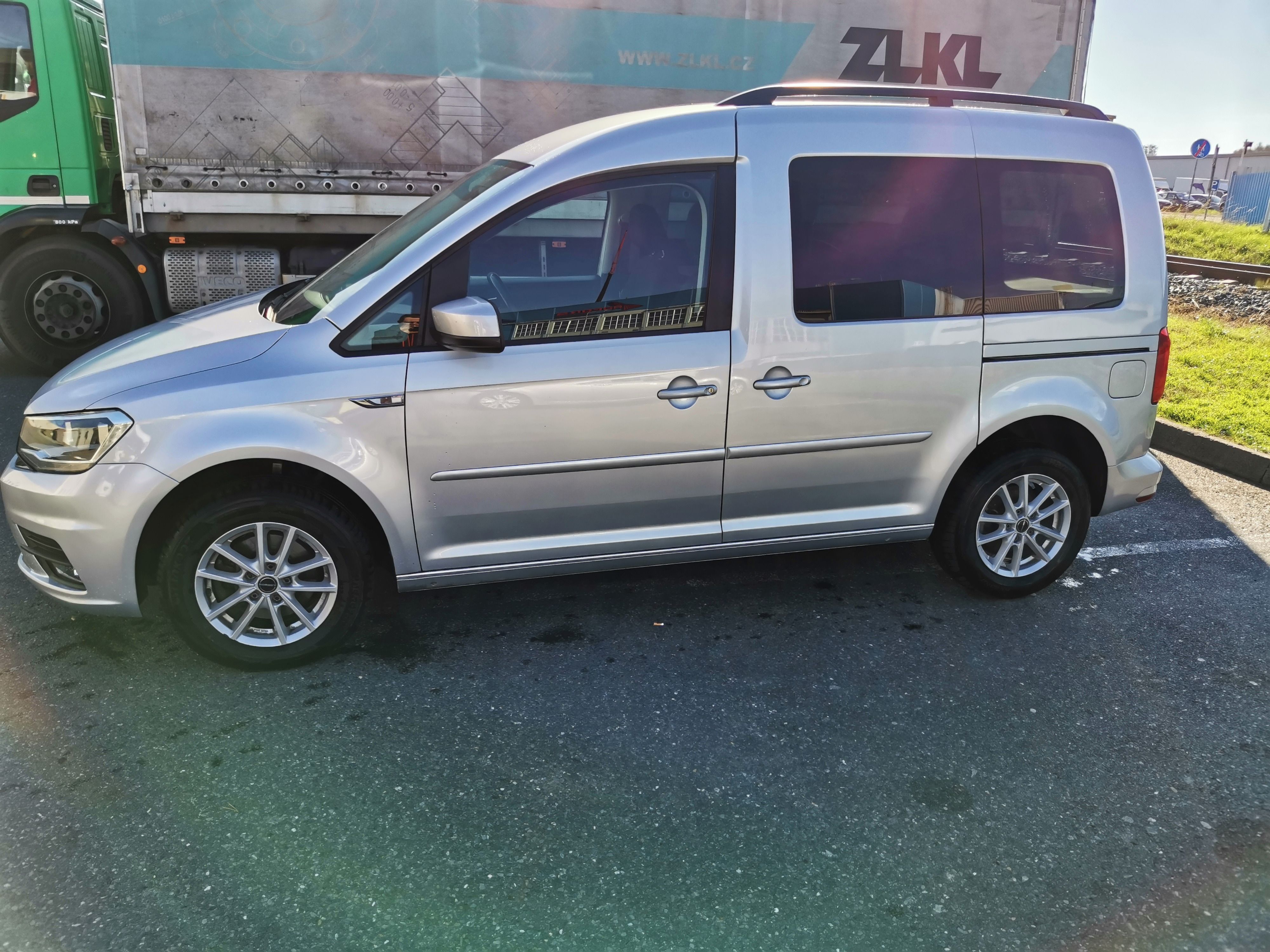 Volkswagen Caddy, 2.0 TDI 75kW - Krásný - fotka 3