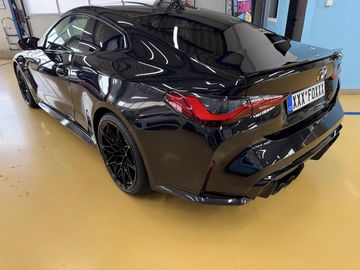 BMW M4 COMPETITION X DRIVE
