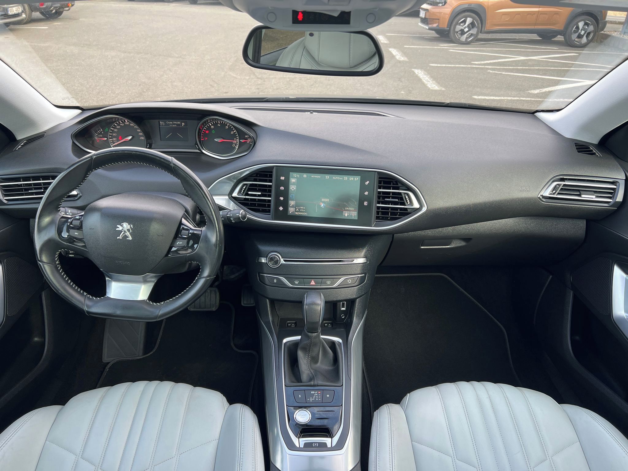 Peugeot 308, 1.2 130k SERVIS ZÁRUKA VÝHŘEV - fotka 3