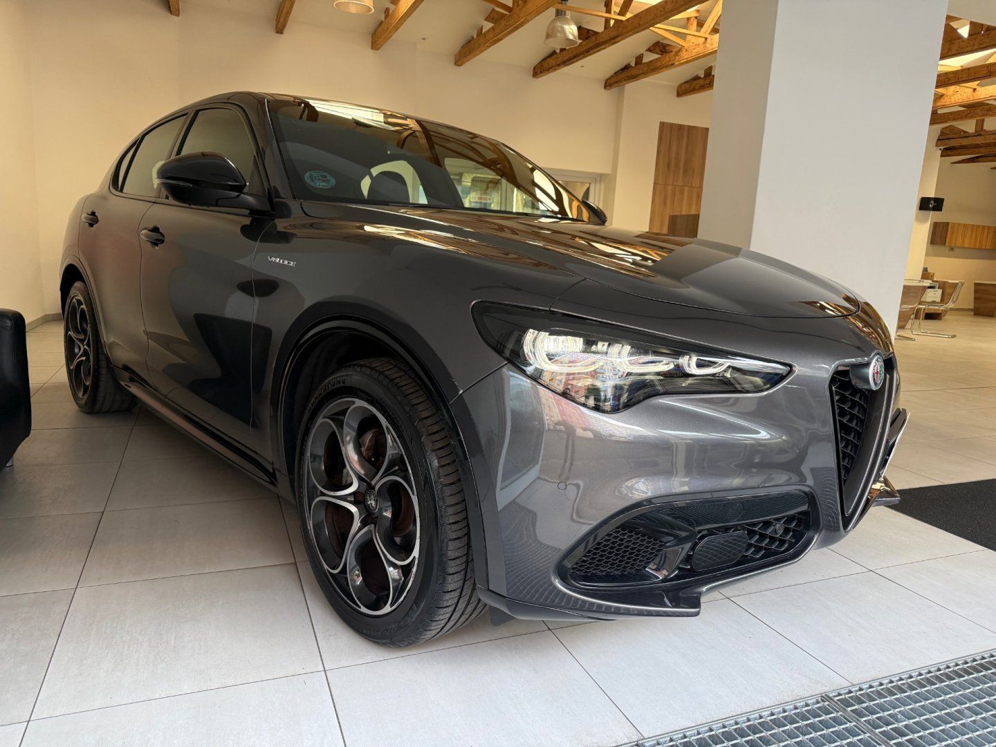 Alfa Romeo Stelvio, 2.2 210 HP Veloce 8AT Q4 - fotka 3