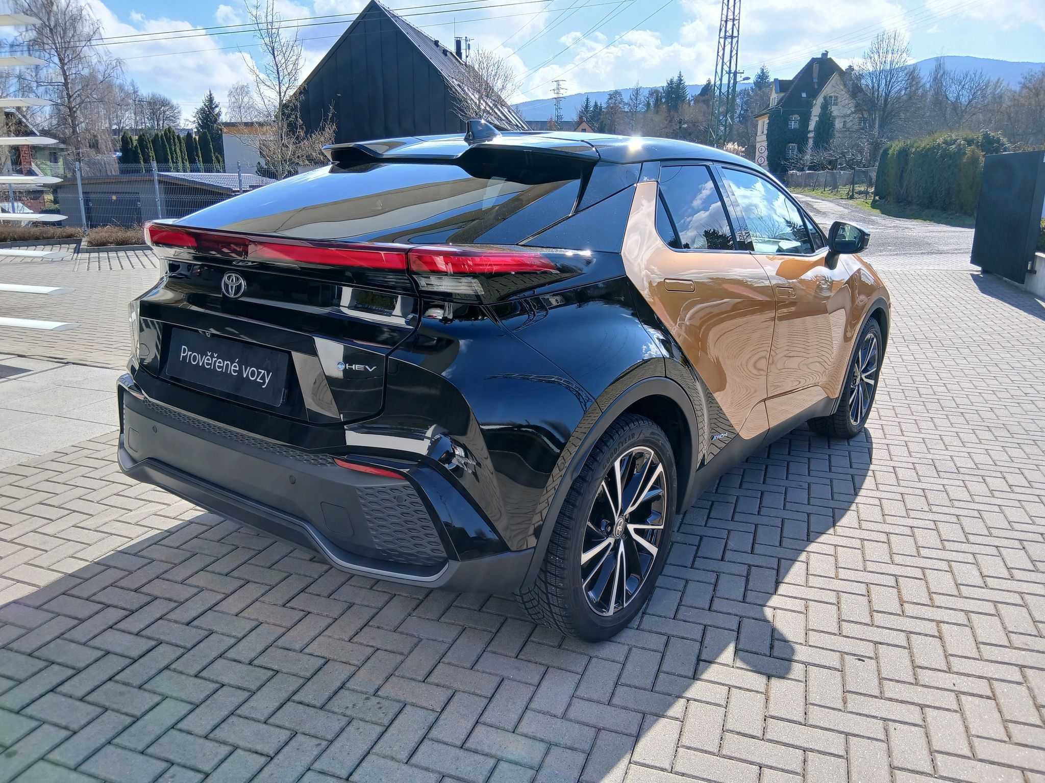 Toyota C-HR, 2.0 H 4x4 Executive PE VIP JBL - fotka 6