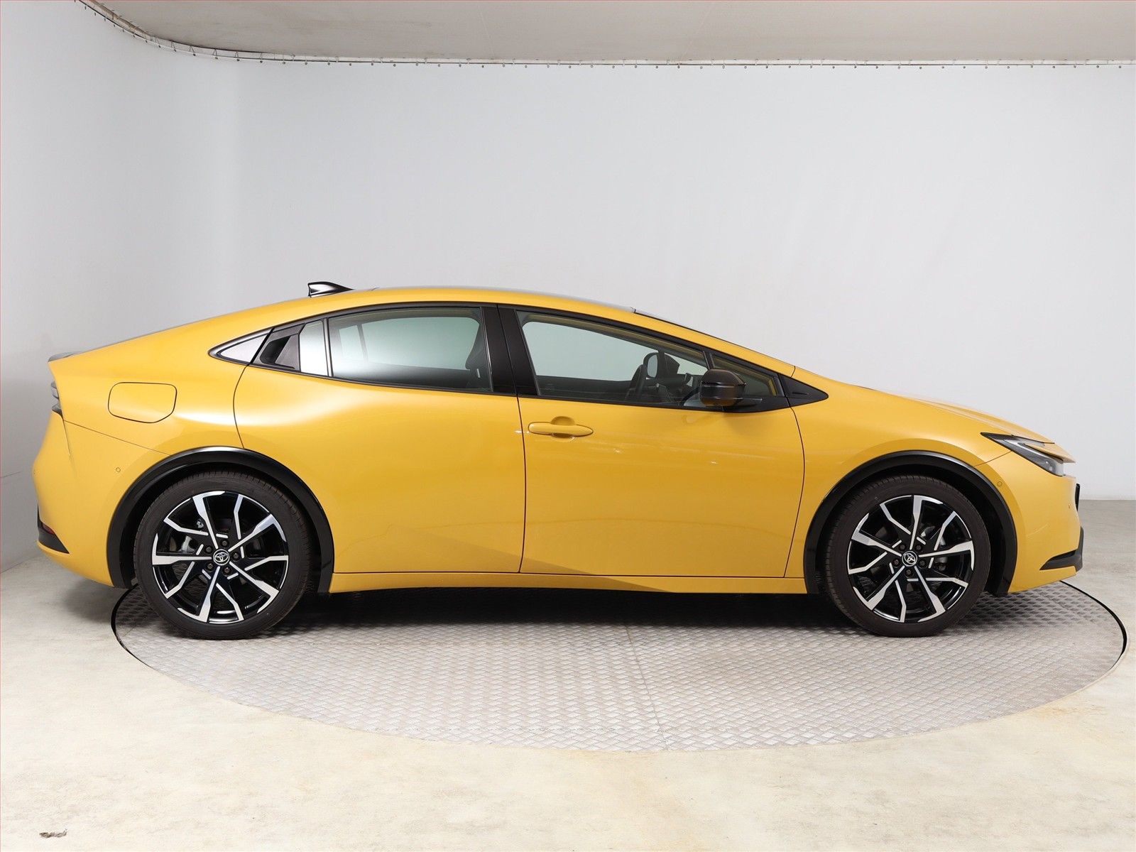 Toyota Prius, 2.0 Plug-in Hybrid, Executive - fotka 6