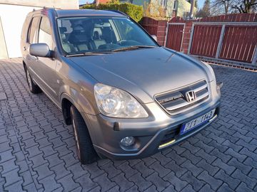 2,2 nafta, 4x4,tažné, sada kol