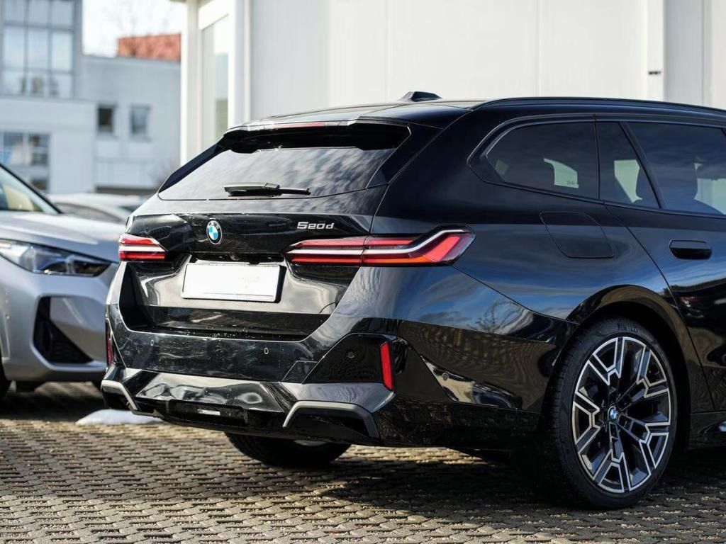 BMW Řada 5, 520 d Tour M-Sport*360° kamera - fotka 5
