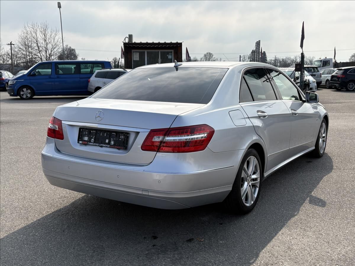Mercedes-Benz Třídy E, 2,2 250CDi AVG,Xenon,Šíbr,Kůže - fotka 2