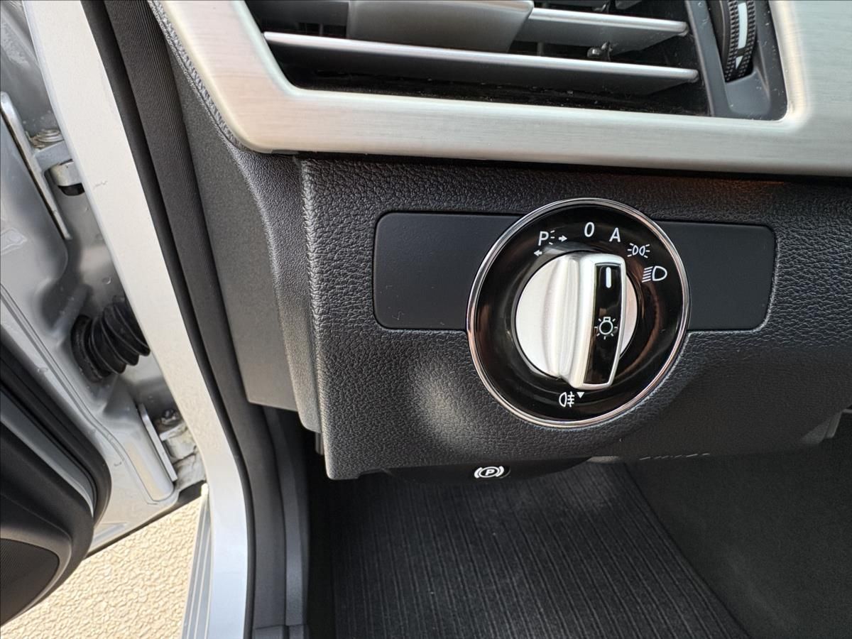Mercedes-Benz Třídy E, 2,2 250CDi AVG,Xenon,Šíbr,Kůže - fotka 5