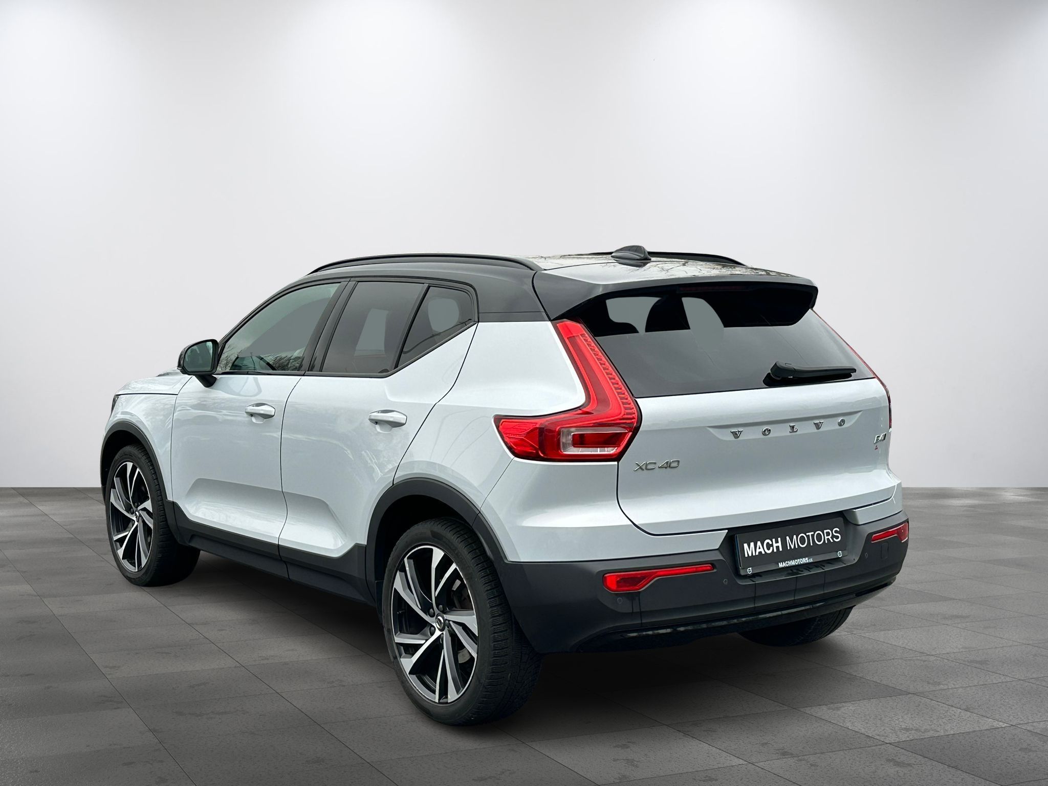 Volvo XC40, B4 R-Design - fotka 4