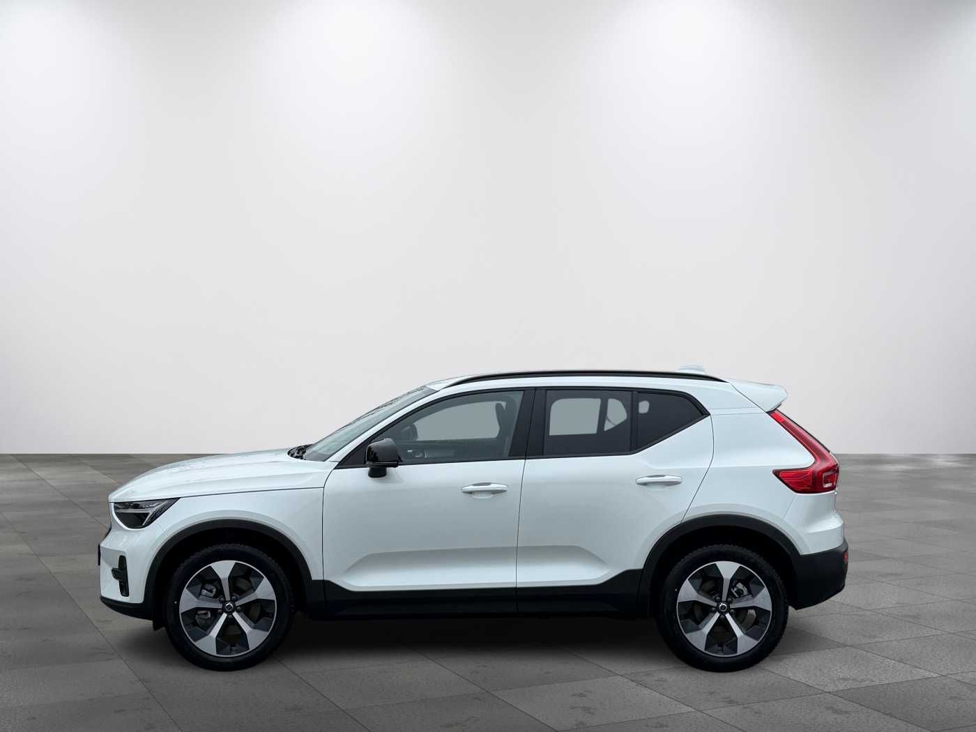Volvo XC40, B3 FWD PLUS DARK,HARMAN KARDON - fotka 2