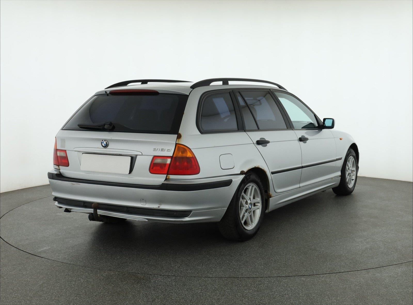 BMW Řada 3, 318 d, po STK, Tažné, Klima - fotka 5