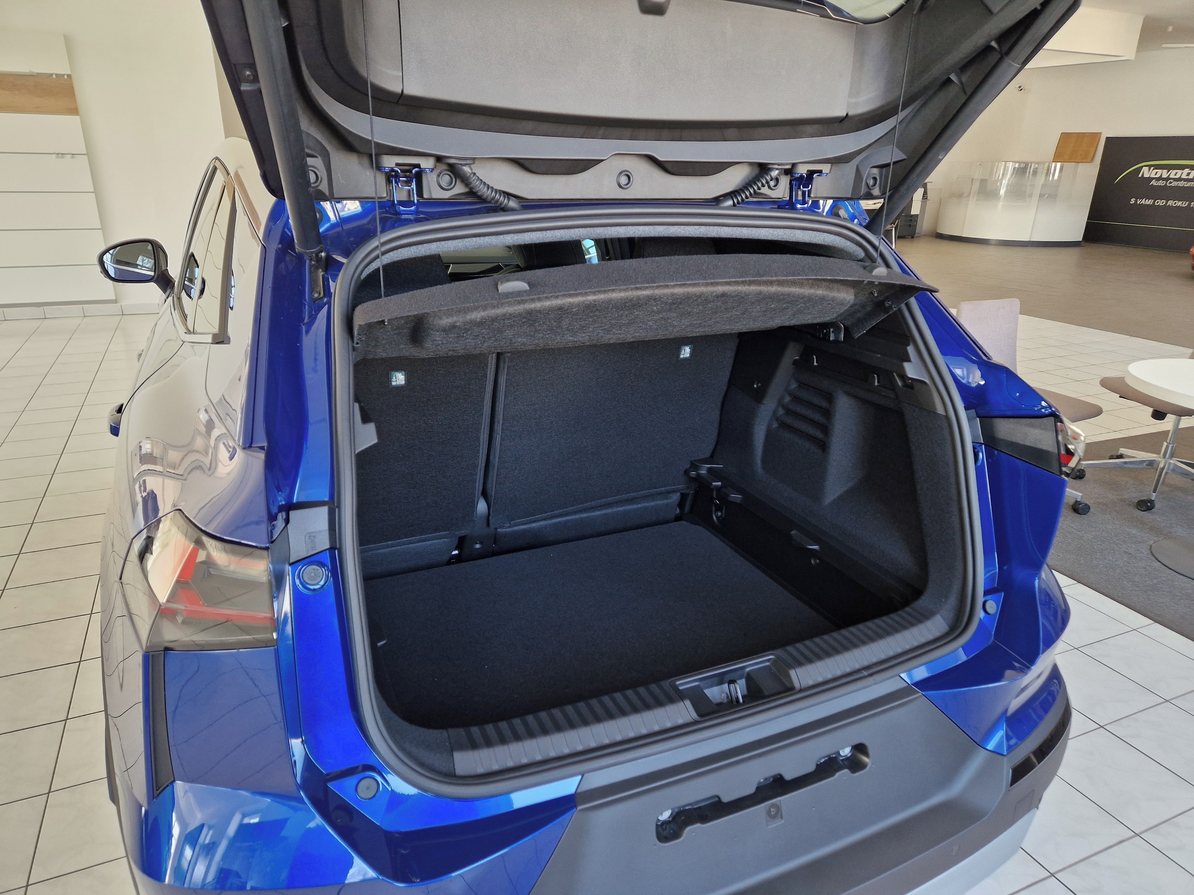 Mitsubishi Grandis, Intense+ 1.3 DI-T MHEV 104 kW - fotka 6
