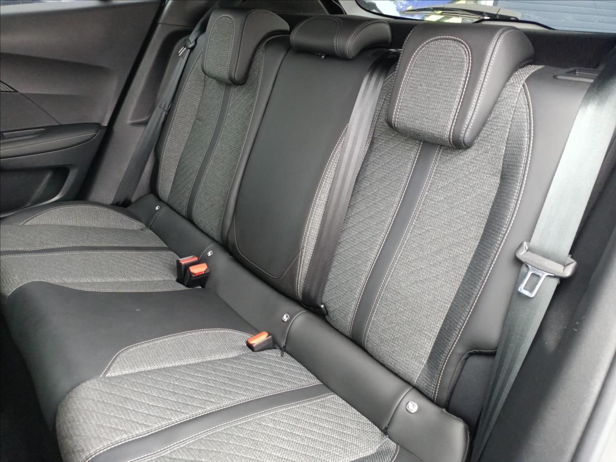 Peugeot 2008, Allure 1.2 PT 130k EAT8 - fotka 5