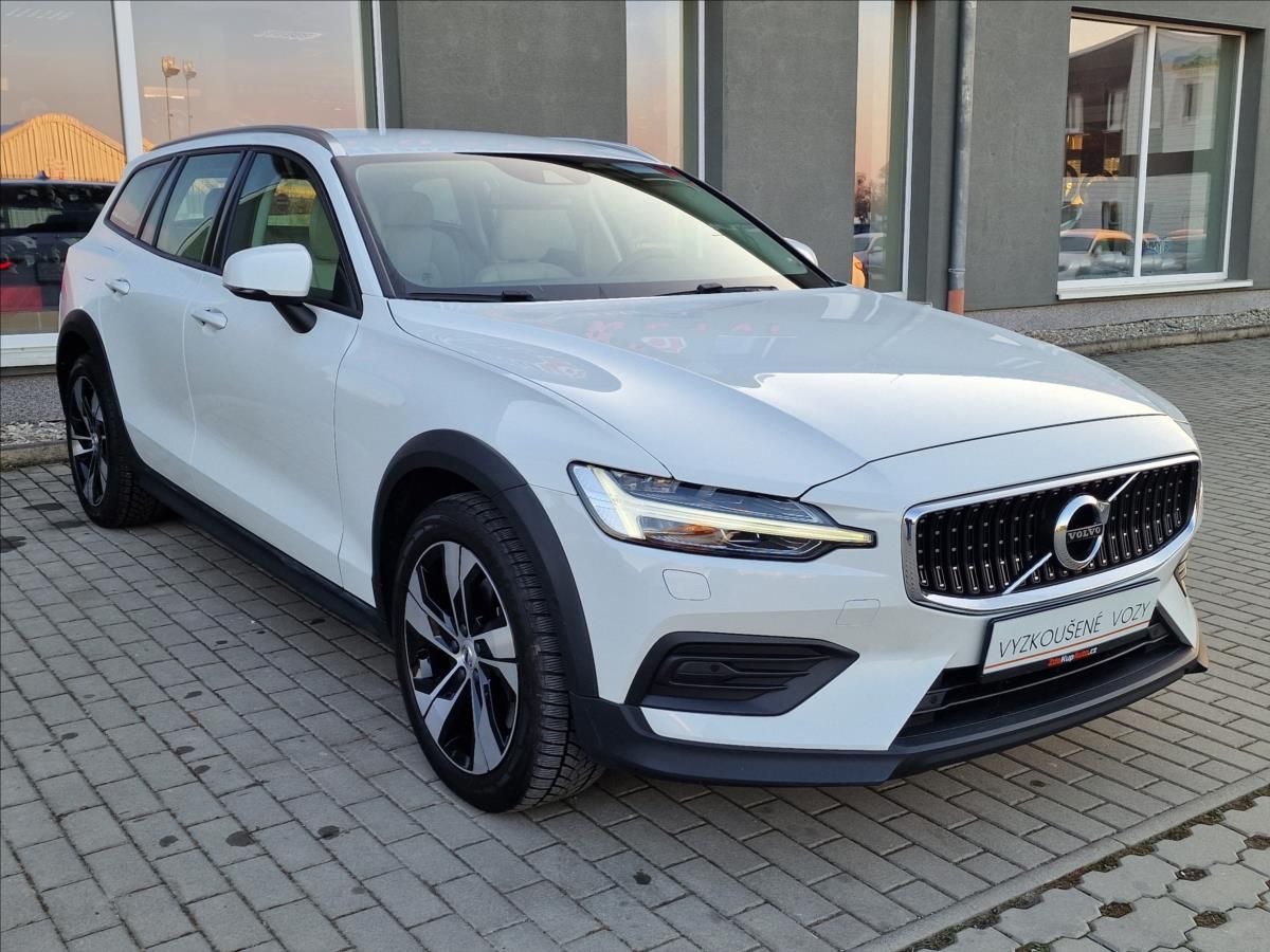 Volvo V60, D4 Cross Country AWD,ČR,1.Maj - fotka 3