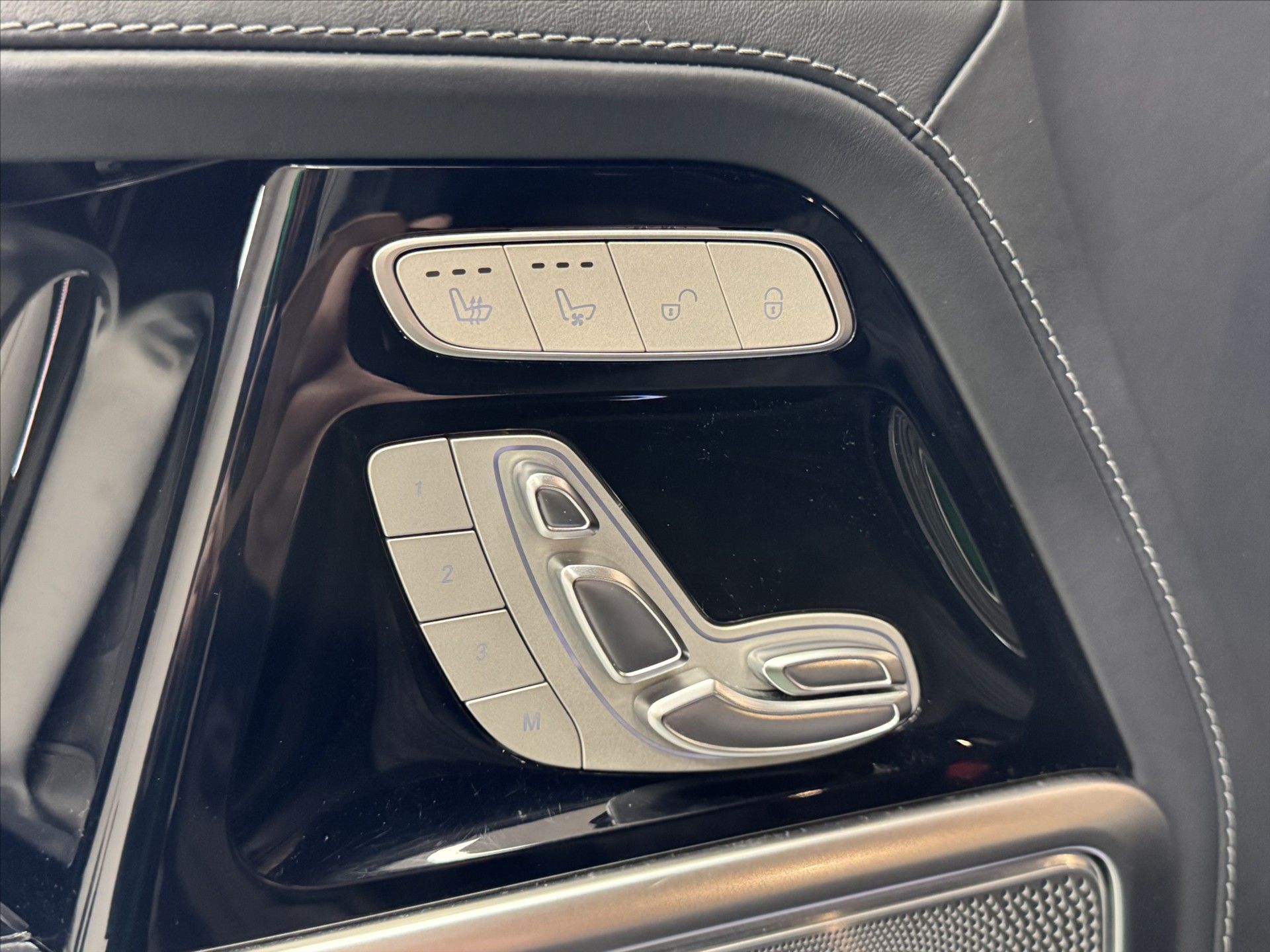 Mercedes-Benz Třídy G, 63 AMG NEZÁVISLÉ TOPENÍ - fotka 6