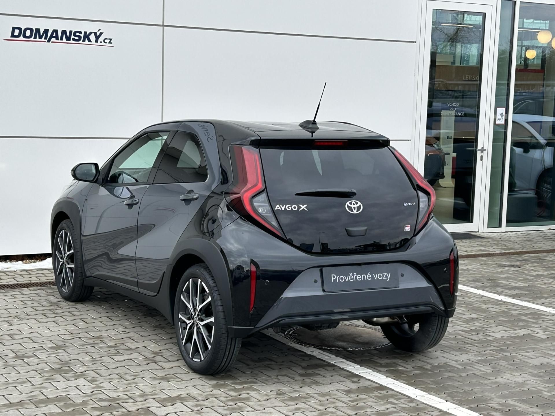Toyota Aygo, X GR SPORT 1,5 HEV AT - fotka 3