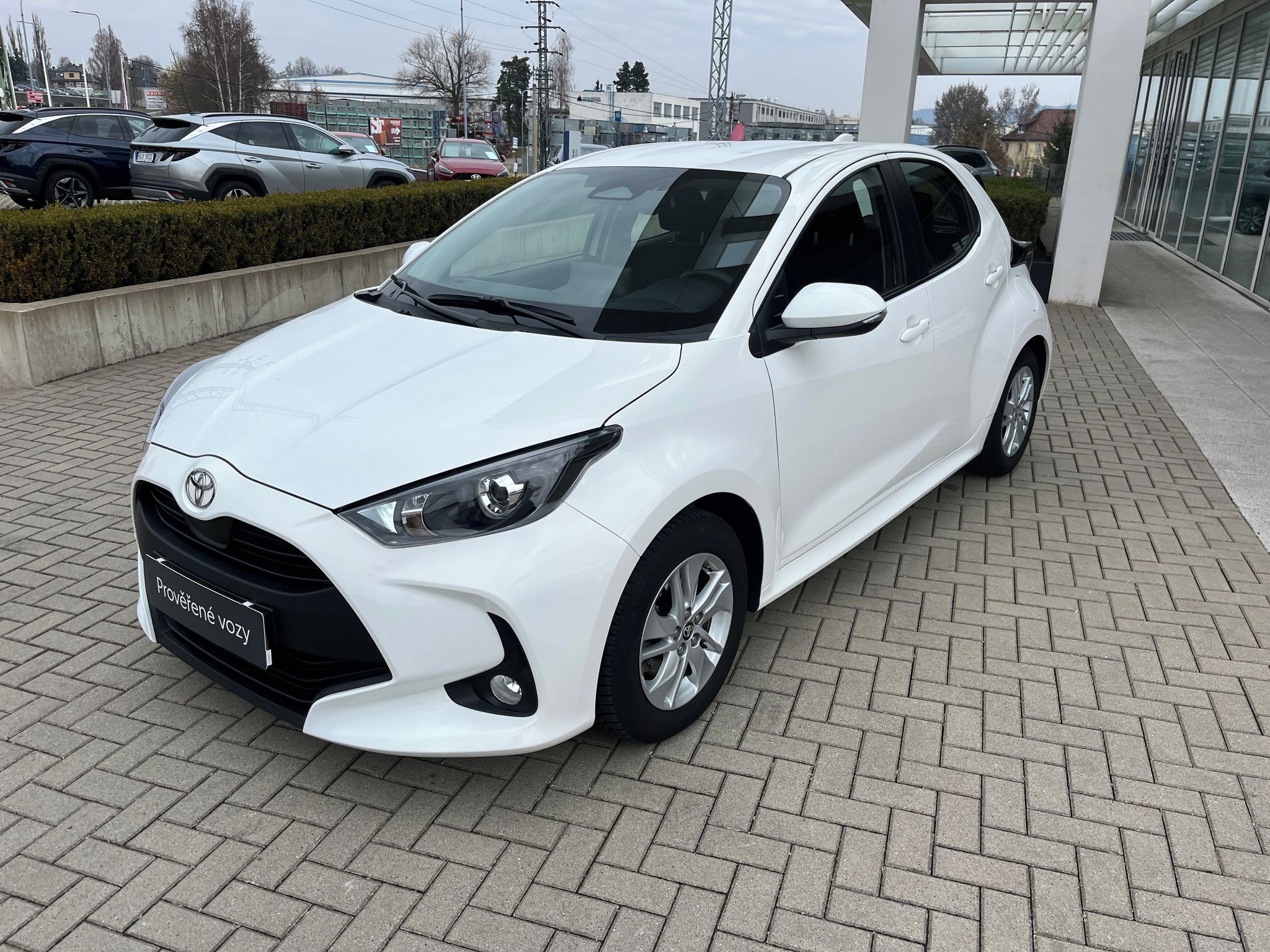 Toyota Yaris, 1.5 Hybrid e-CVT Comfort - fotka 2