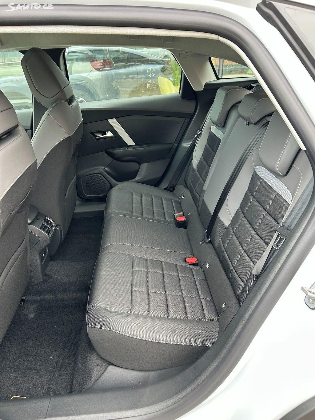 Citroën C4, PLUS 1.2 PureTech 1 - fotka 4