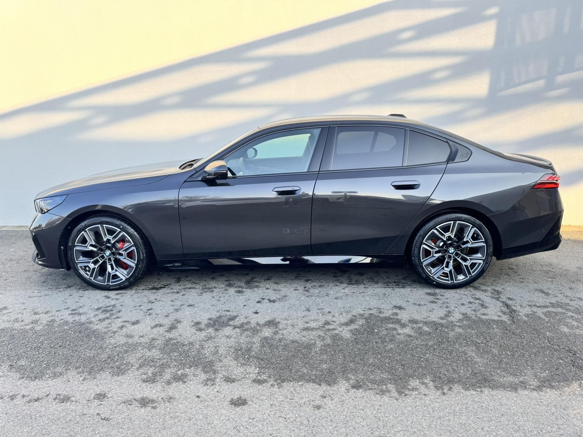 BMW Řada 5, 540d xDrive Sedan - fotka 3