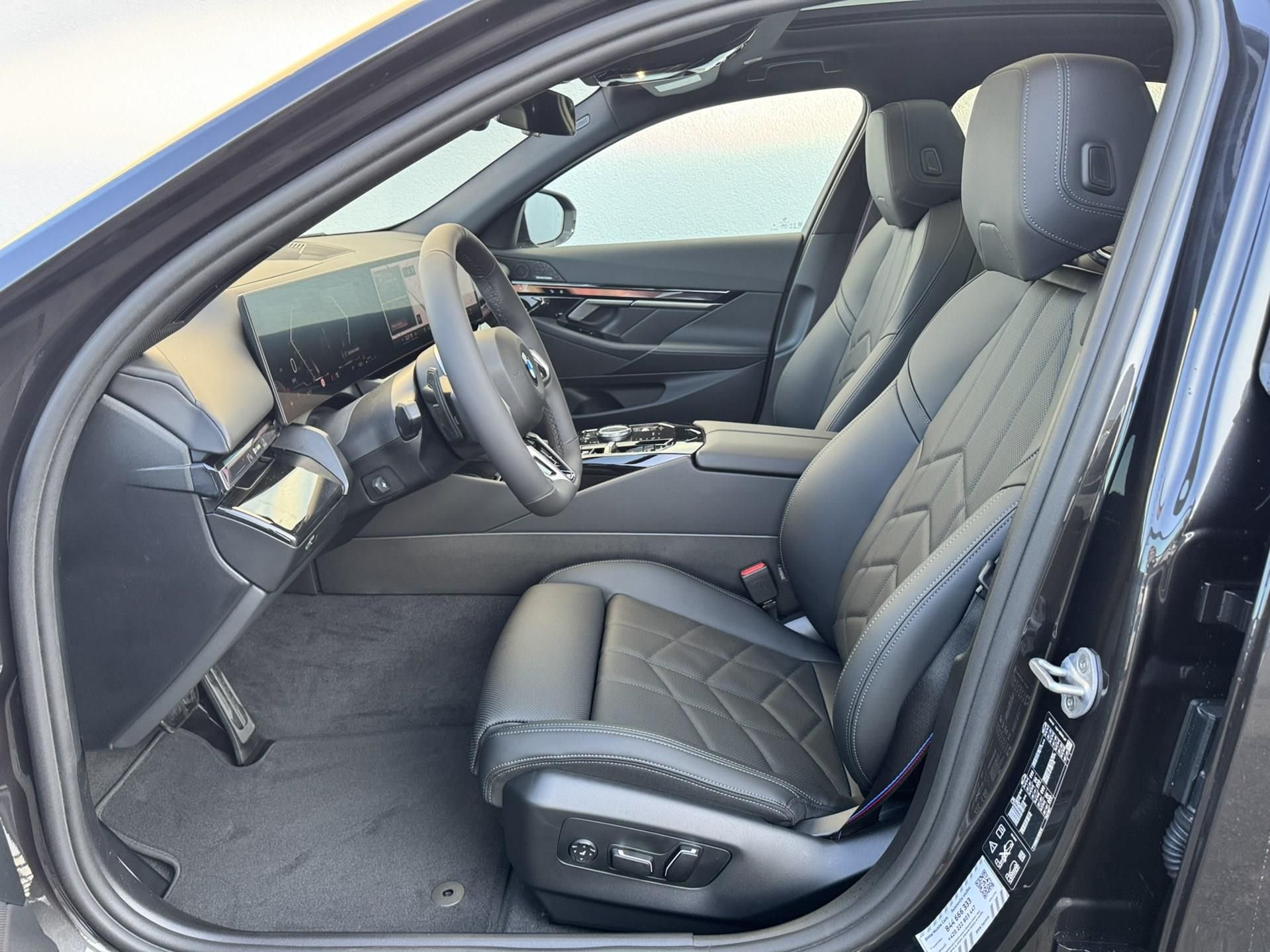 BMW Řada 5, 540d xDrive Sedan - fotka 6