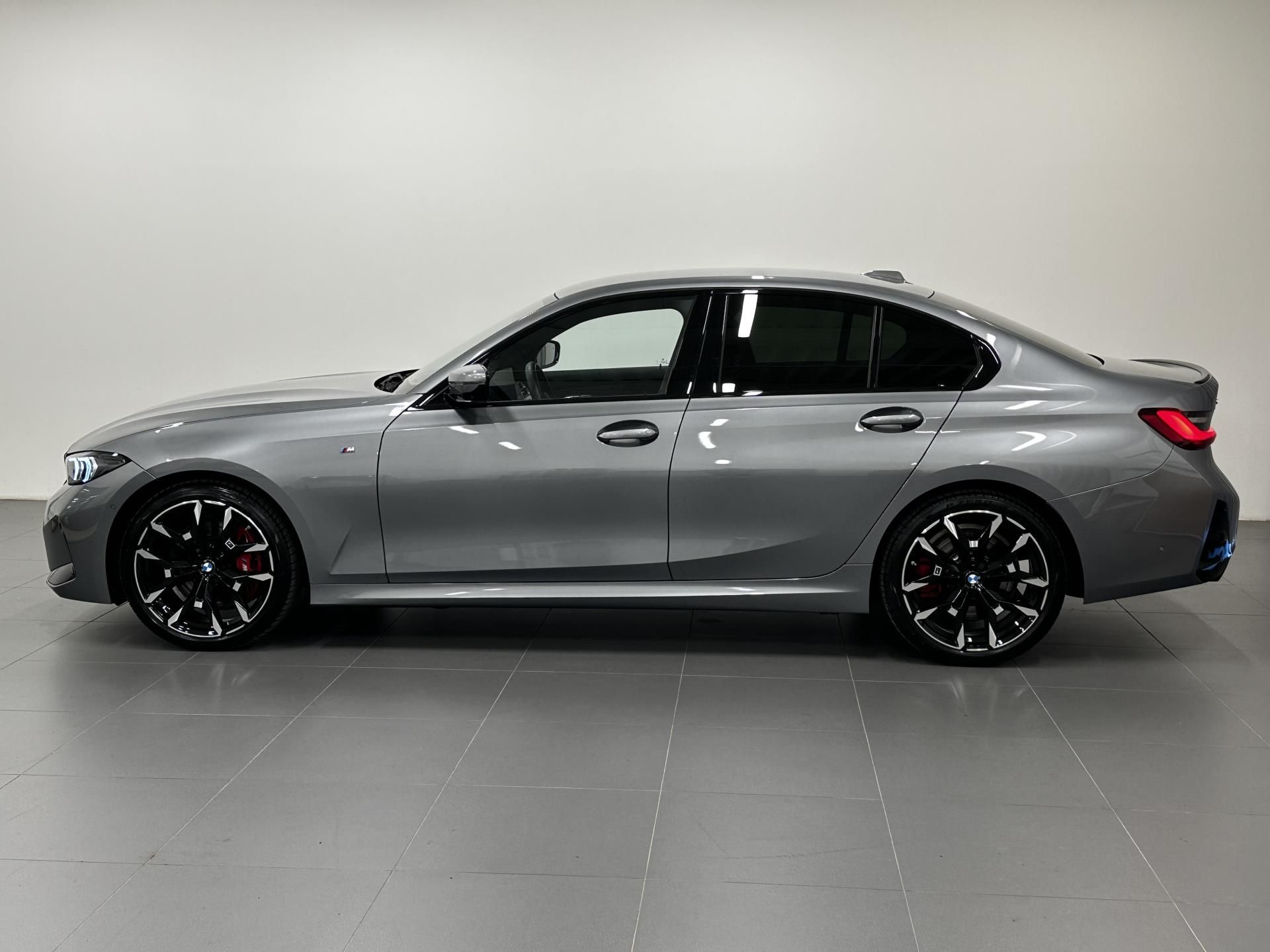 BMW Řada 3, 320d xDrive sedan - fotka 2