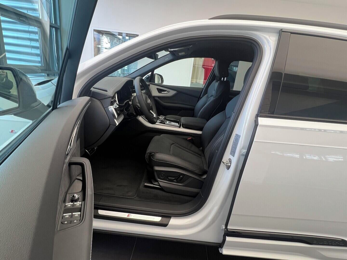 Audi Q7, SUV S line TDI quattro 210 kW - fotka 6