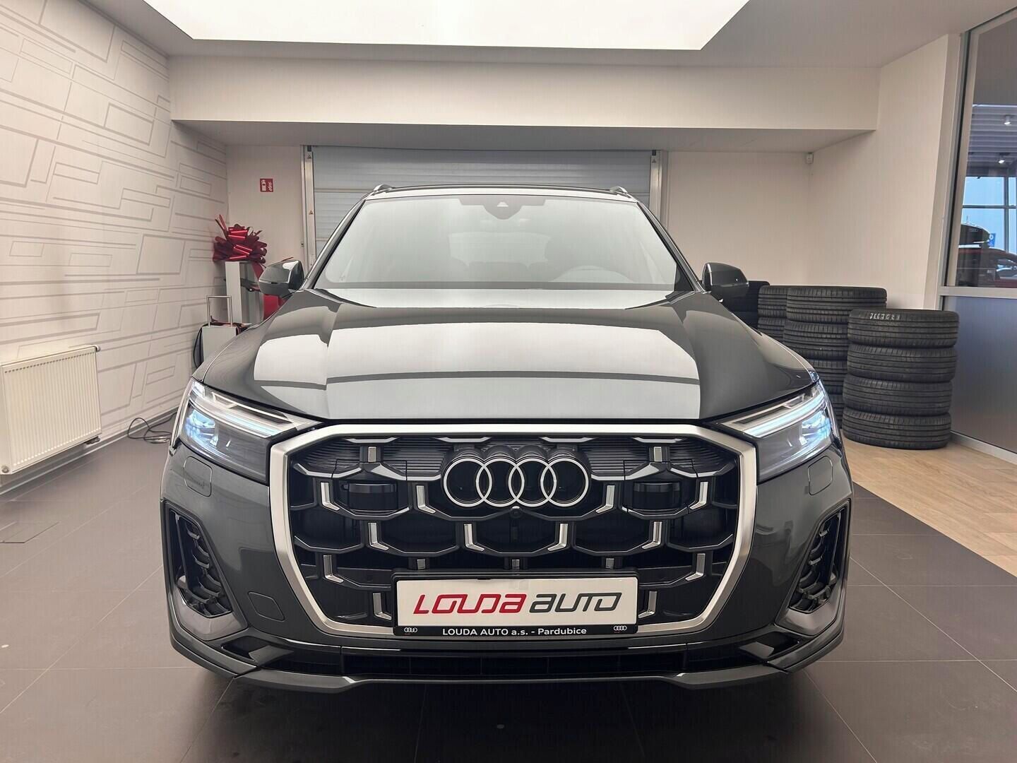 Audi Q7, SUV S line TDI quattro 210 kW - fotka 2