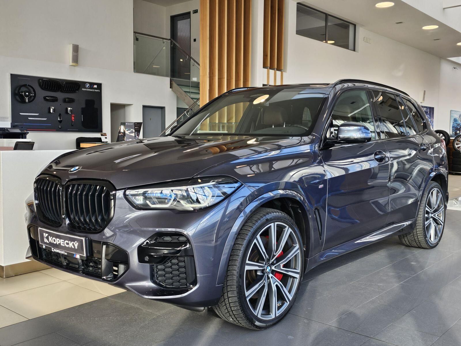 BMW X5, M50i