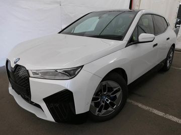 iX50 xDrive Tažné Harman