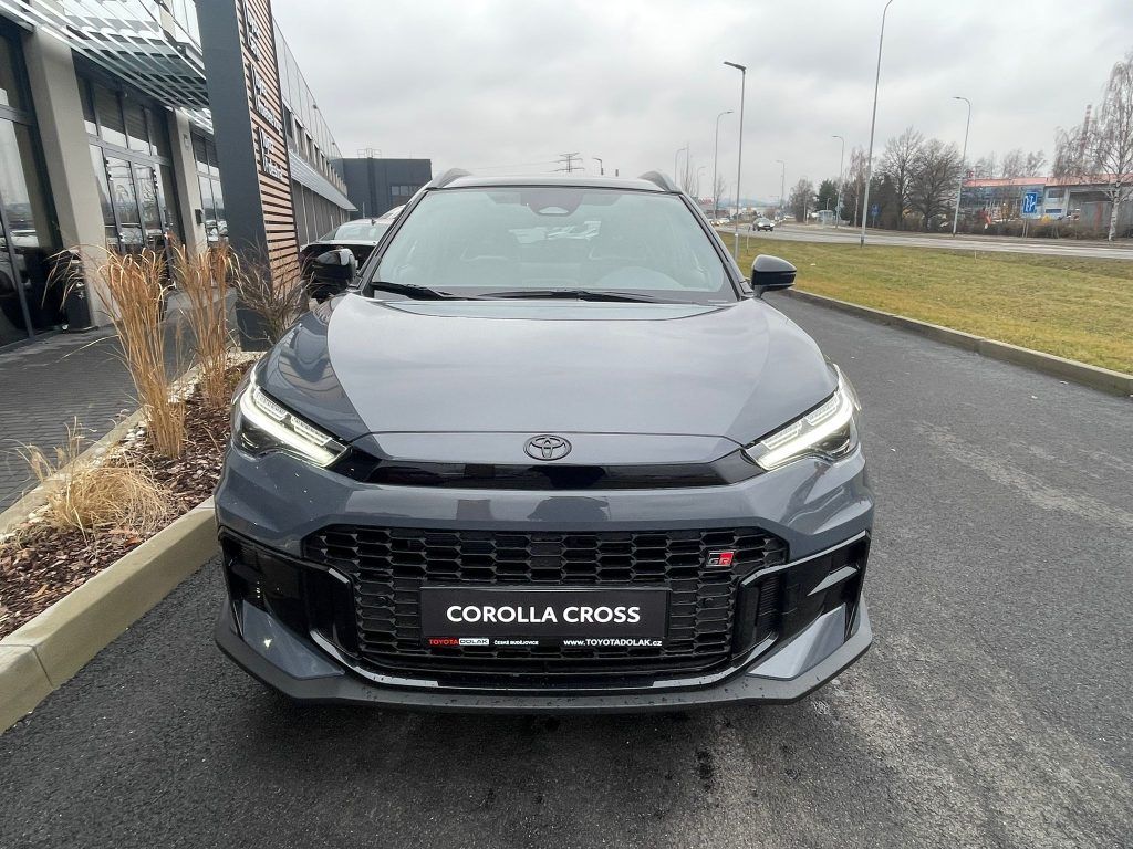 Toyota Corolla Cross, 2.0 Hybrid FWD GR SPORT VIP - fotka 2