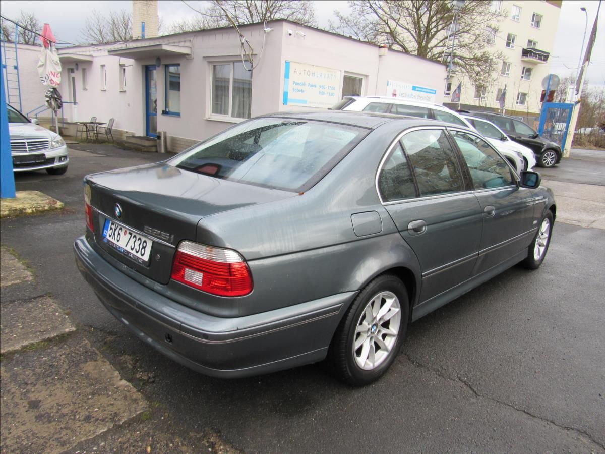 BMW Řada 5, 2,5 525i Steptronic Exklusiv - fotka 6