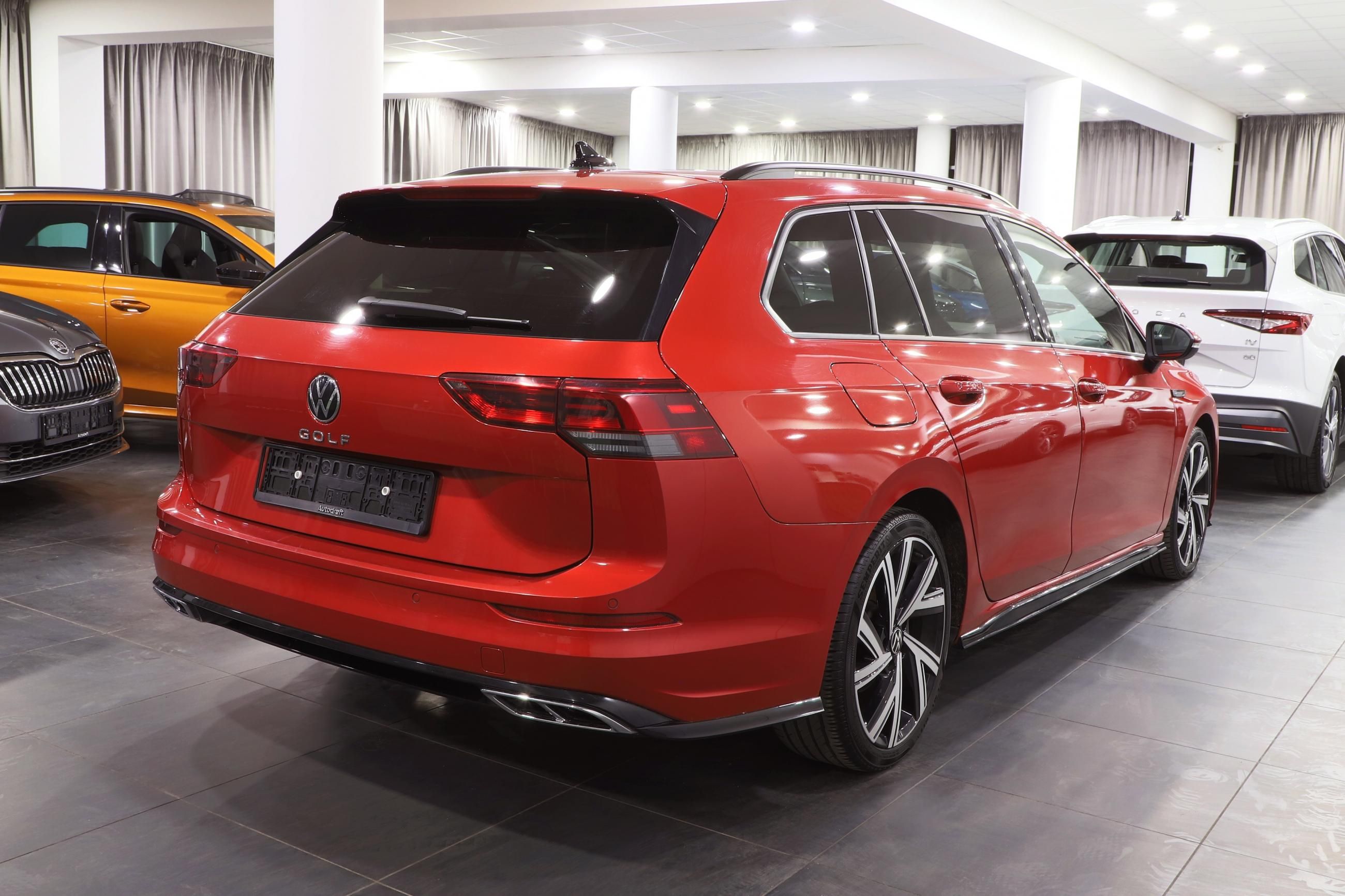 Volkswagen Golf Variant, R-Line 2.0TDI 110kW DSG - fotka 3