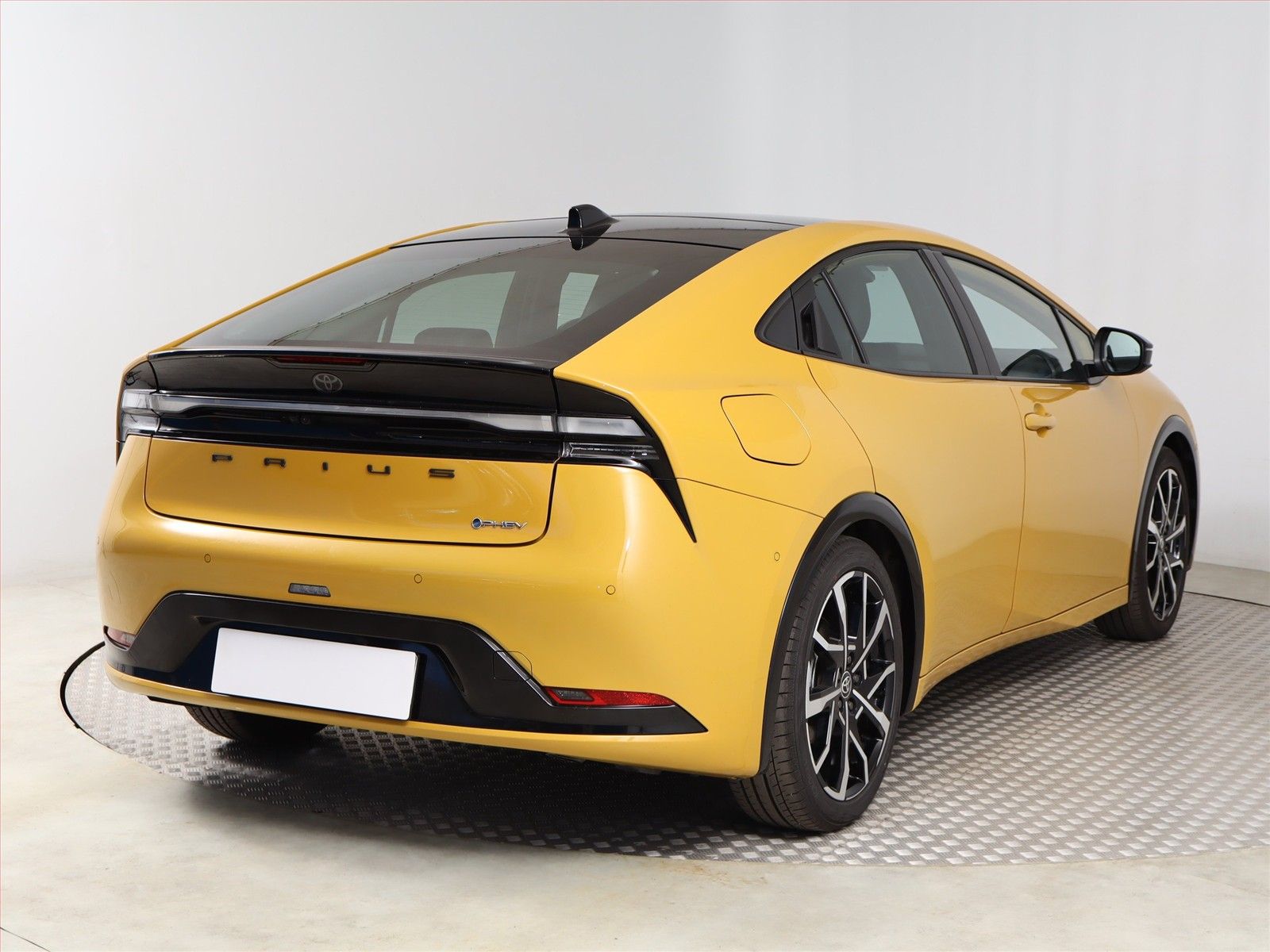Toyota Prius, 2.0 Plug-in Hybrid, Executive - fotka 5