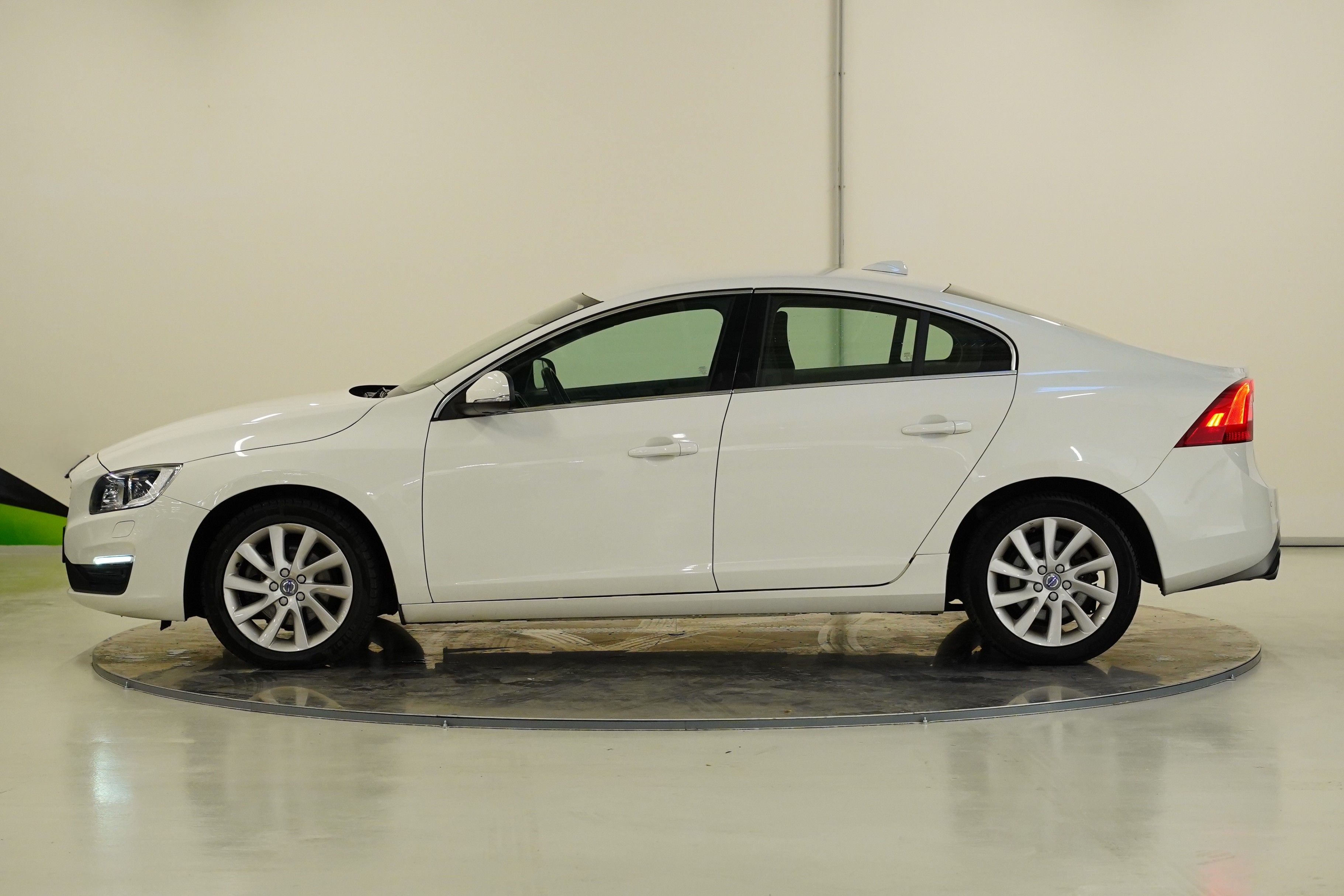 Volvo S60, 2.0 T3 112 kW Momentum - fotka 3