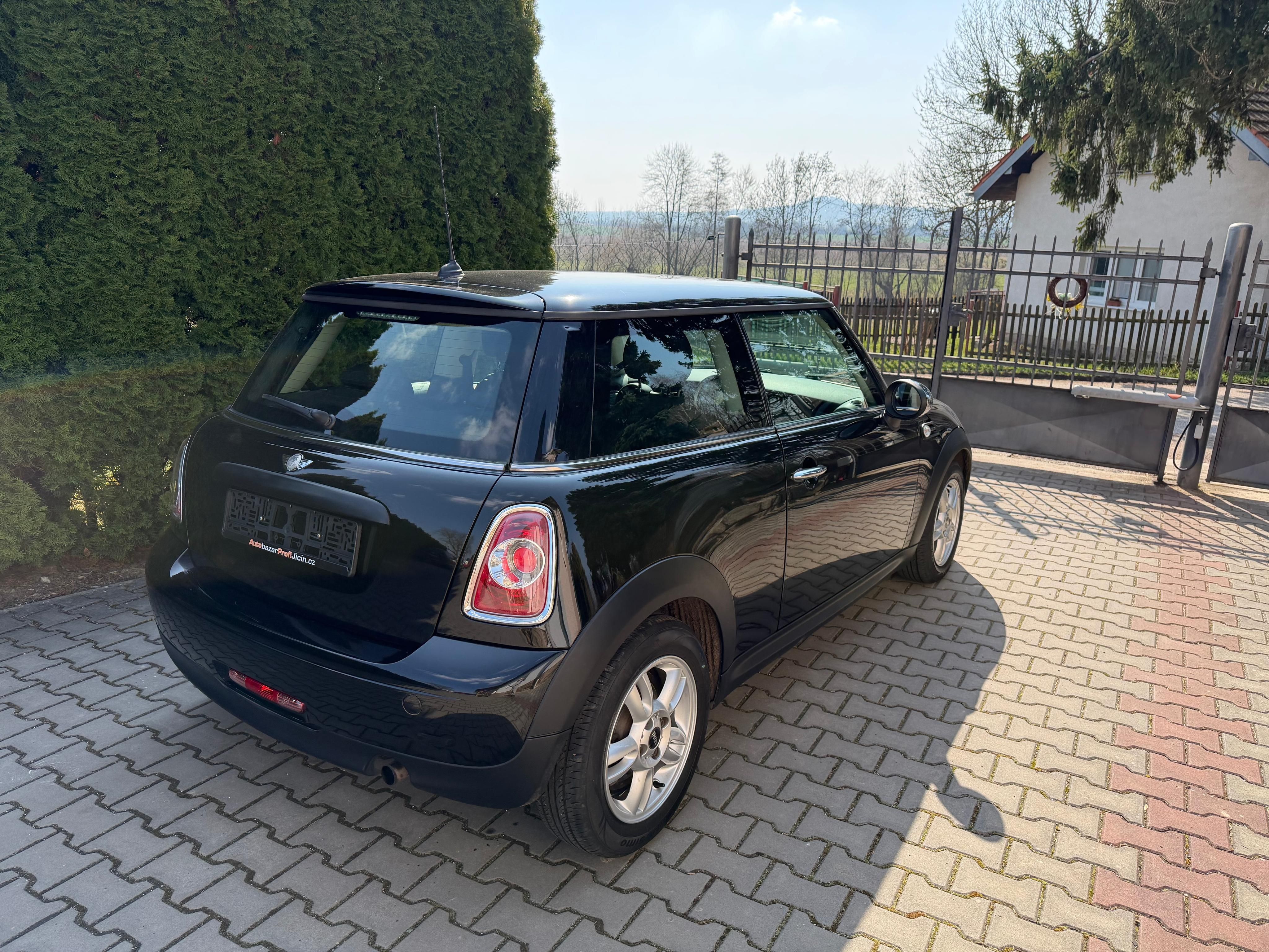 Mini One, 1,6i 1 Majitel pravidl.servis - fotka 5