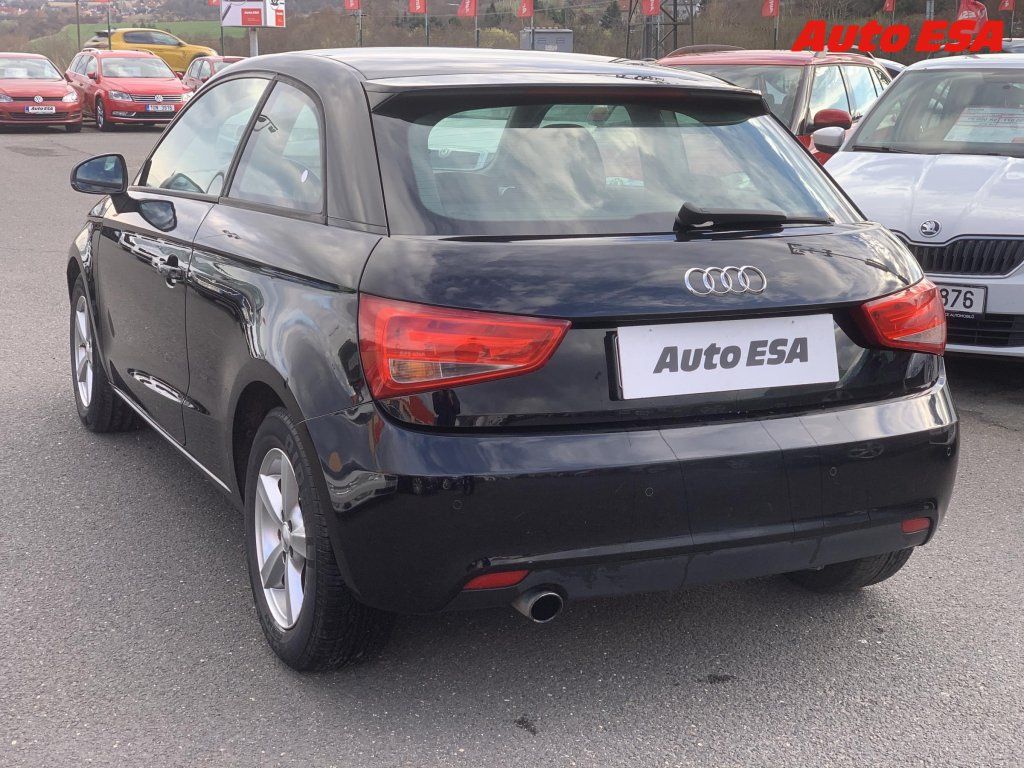 Audi A1, 1.6TDi,autoAC - fotka 4