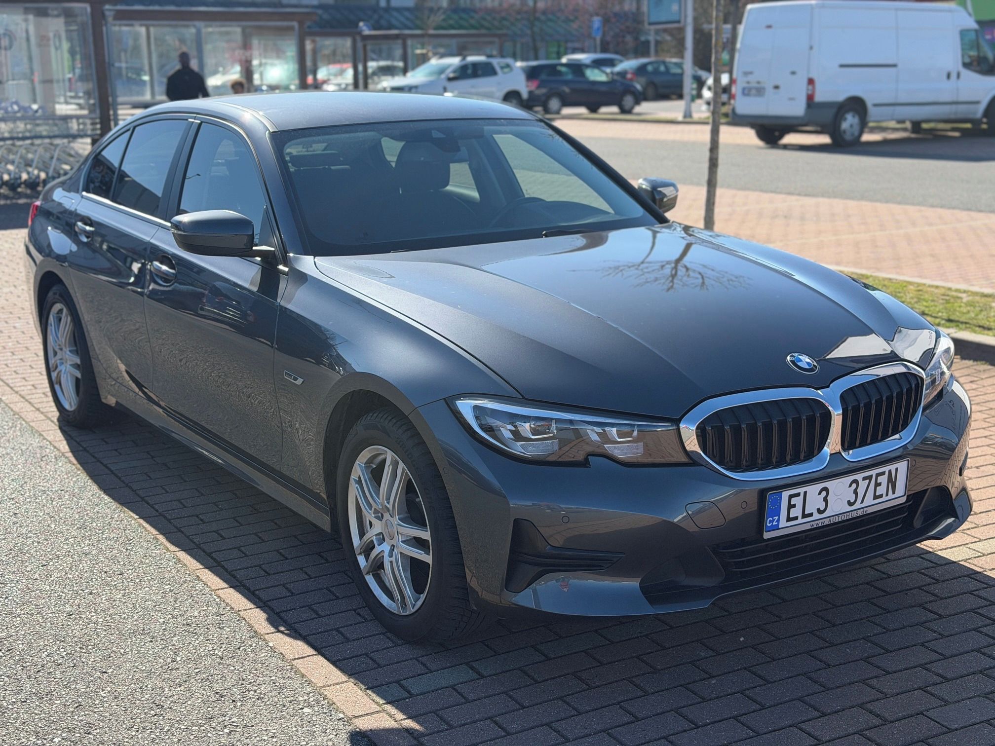 BMW Řada 3, 320e 2,0/120kW - fotka 3